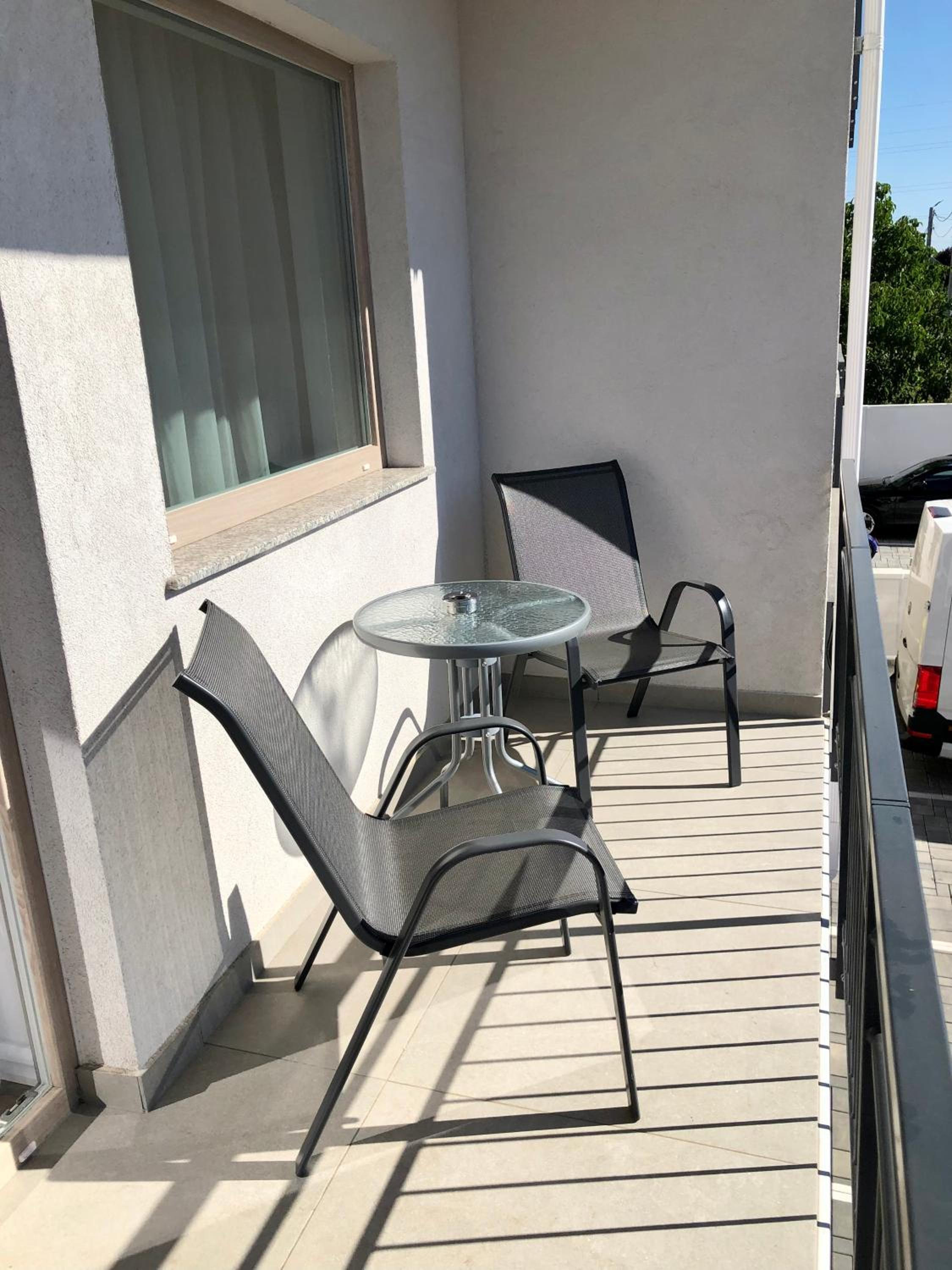 Apartment with Terrace - Photo 23