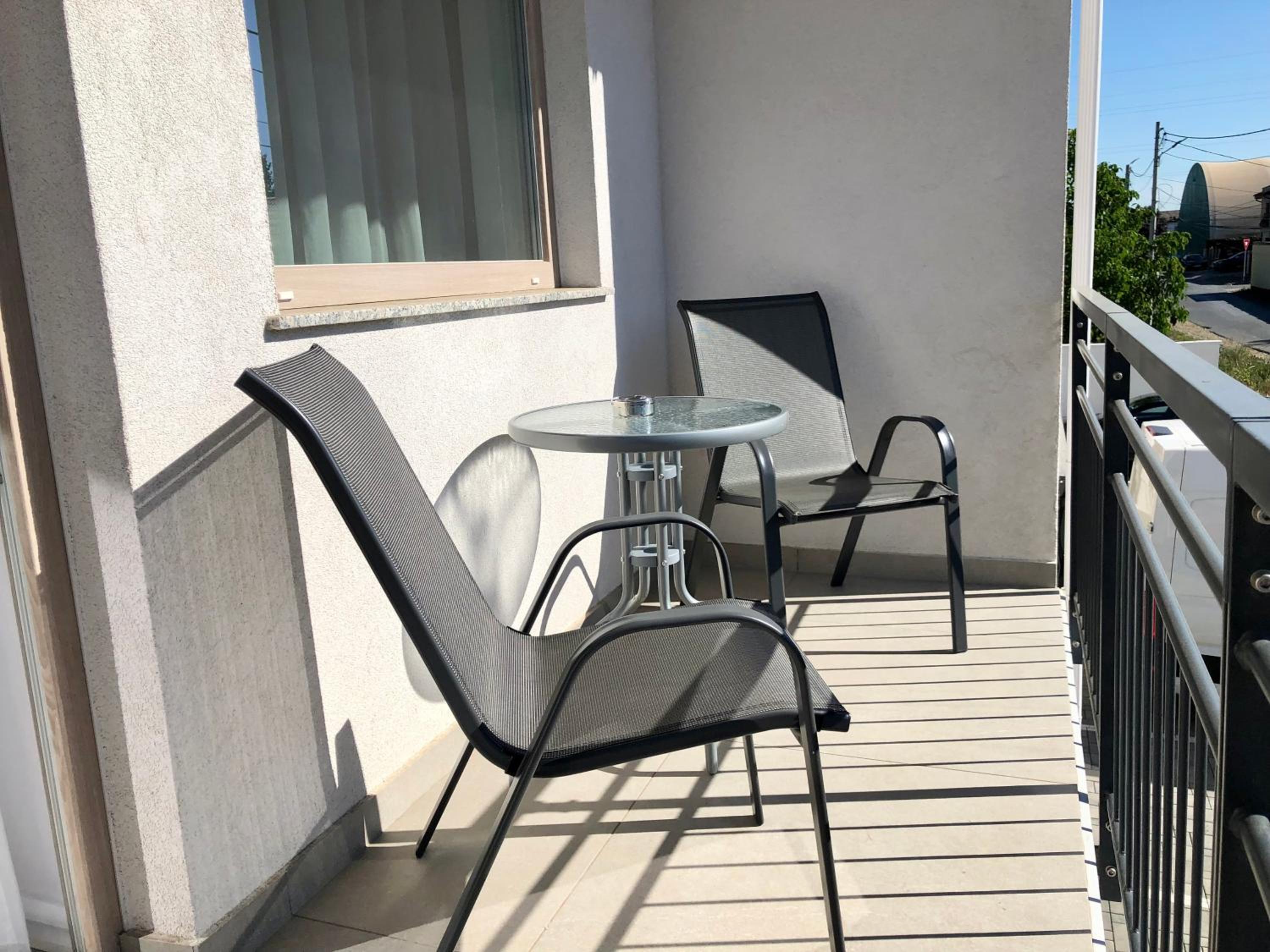 Apartment with Terrace - Photo 25