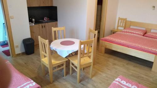 Family Room - Photo 7