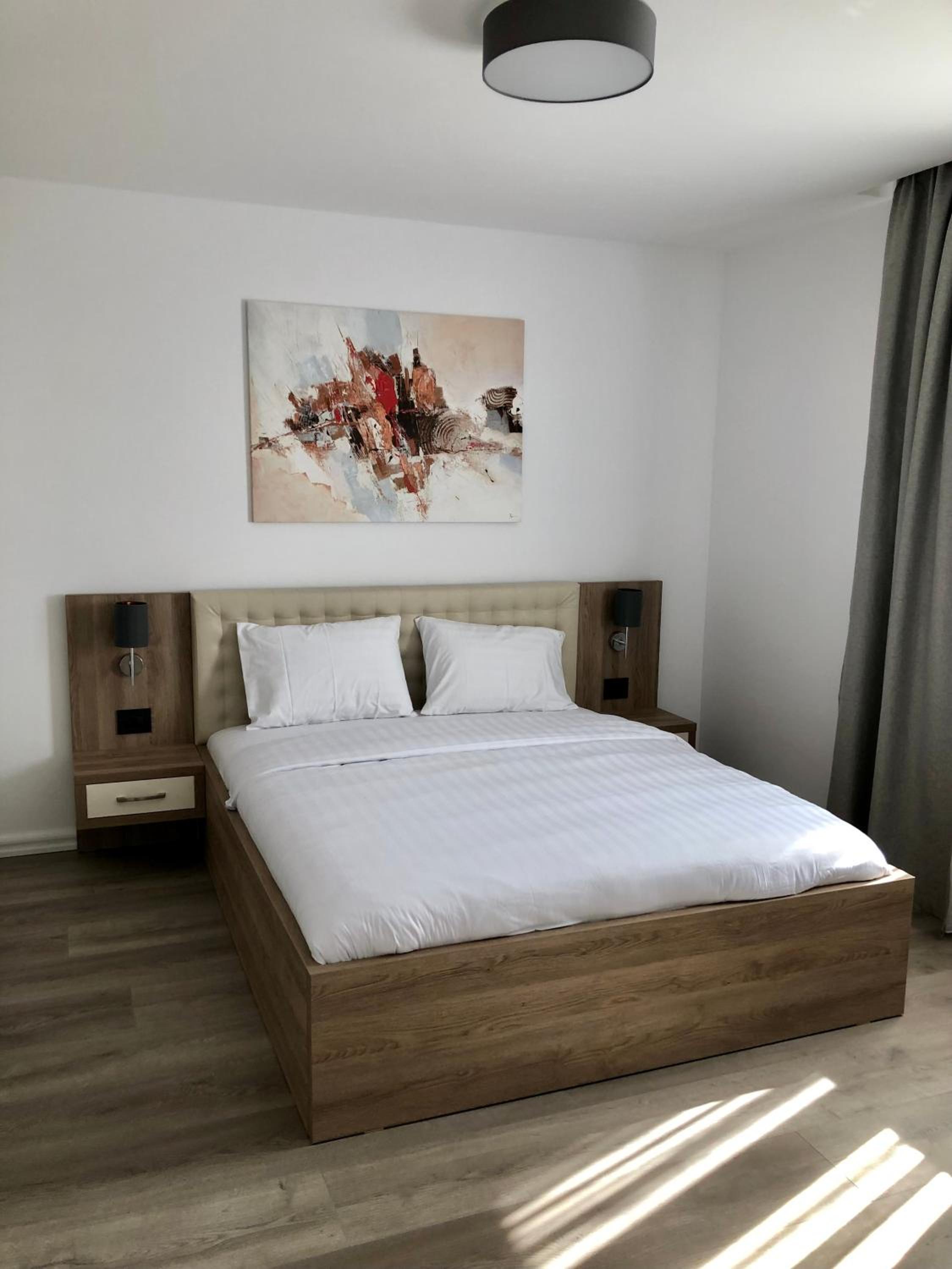 Apartment with Terrace - Photo 4