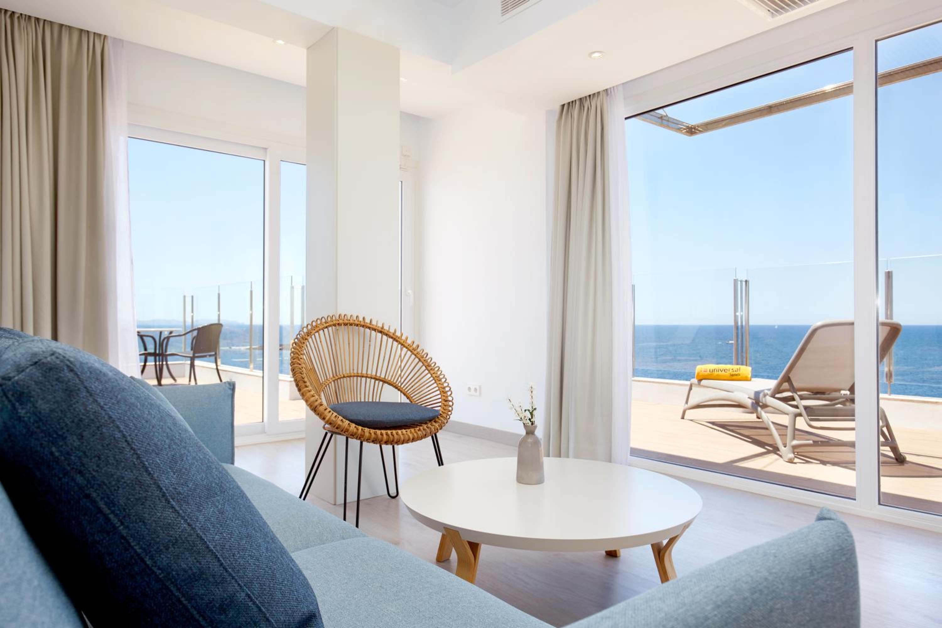 Junior Suite with Sea View photo 3