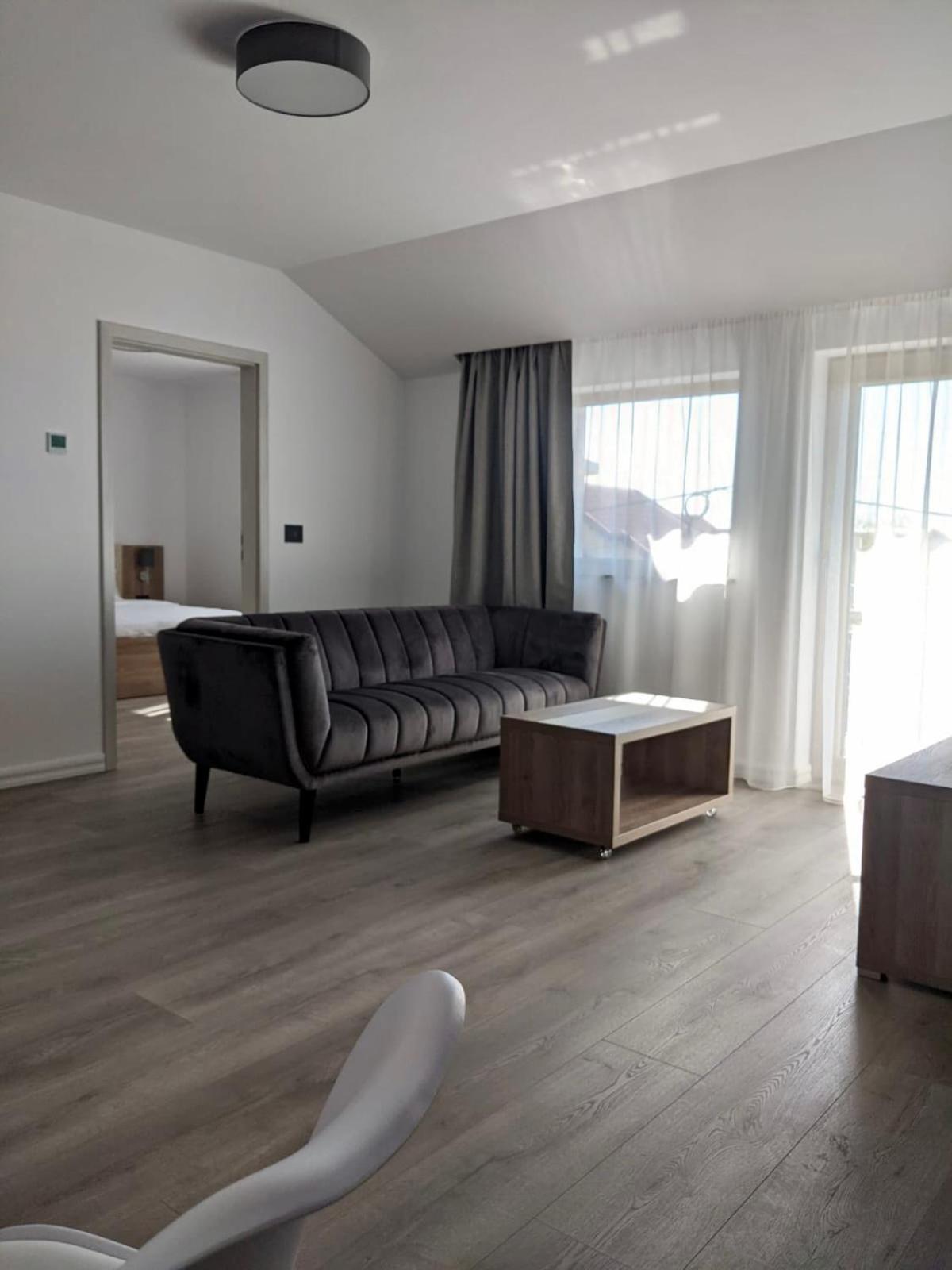 Apartment with Terrace - Photo 7