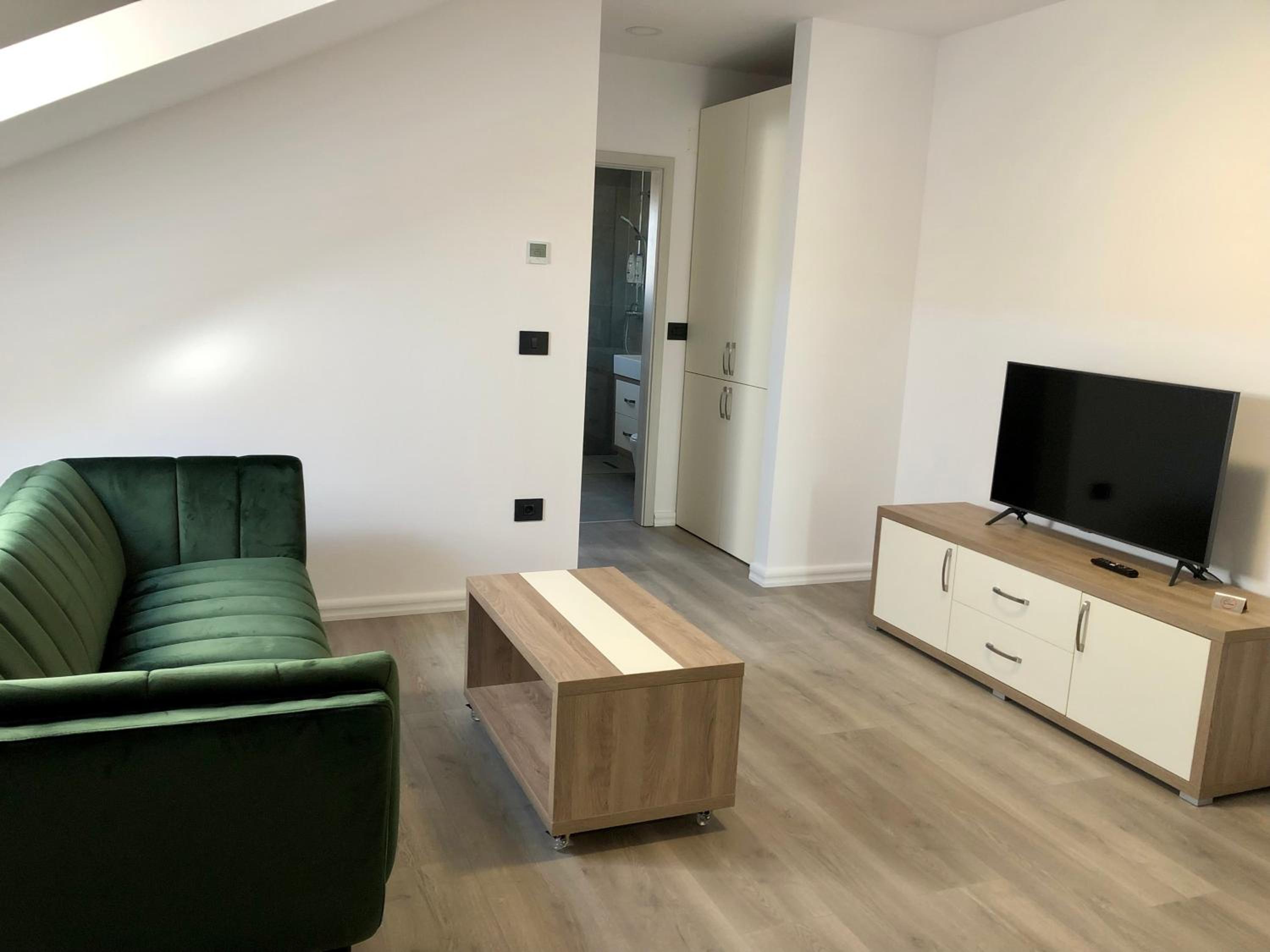 Apartment with Balcony - Photo 10