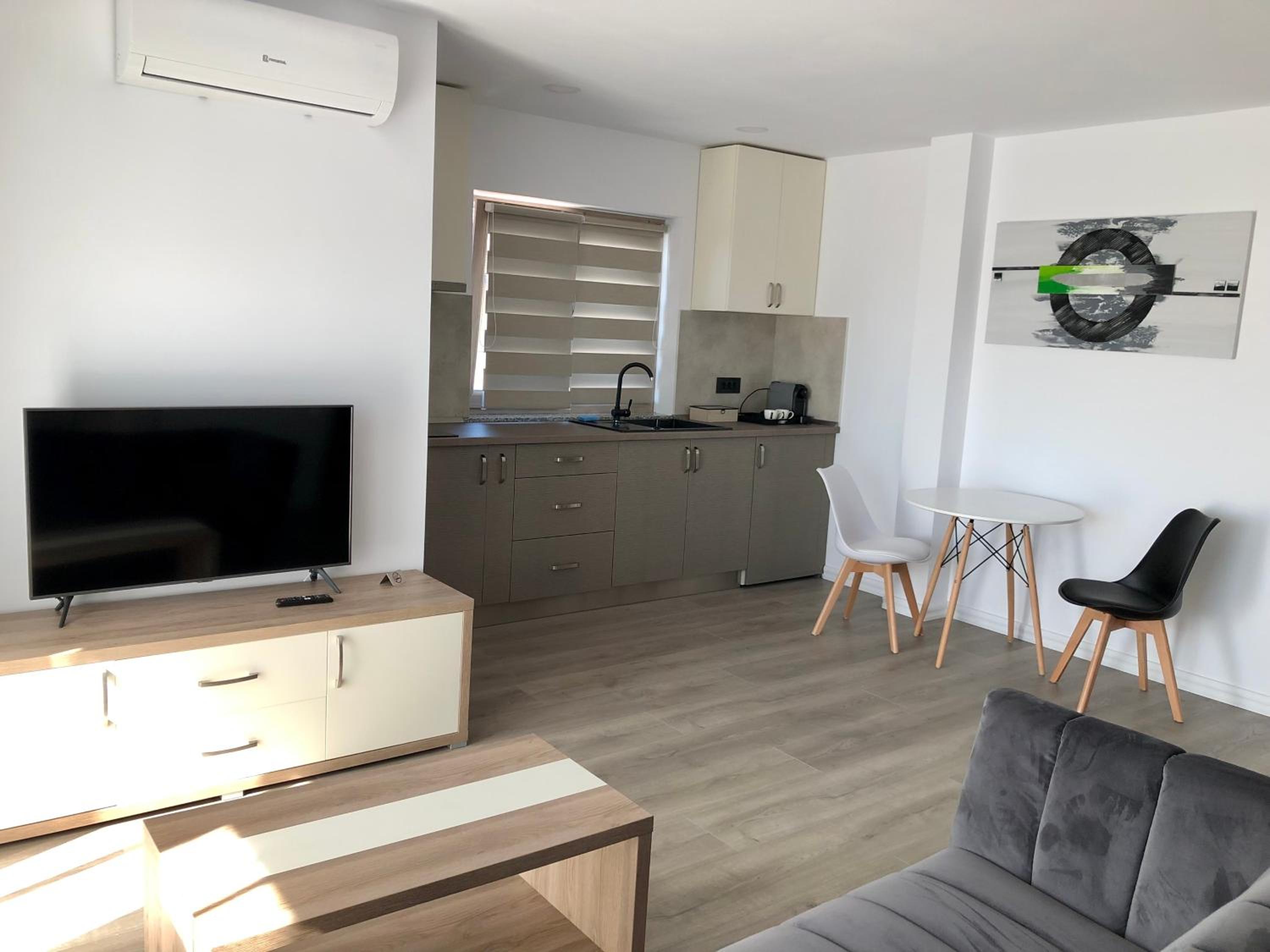 Apartment with Terrace - Photo 10