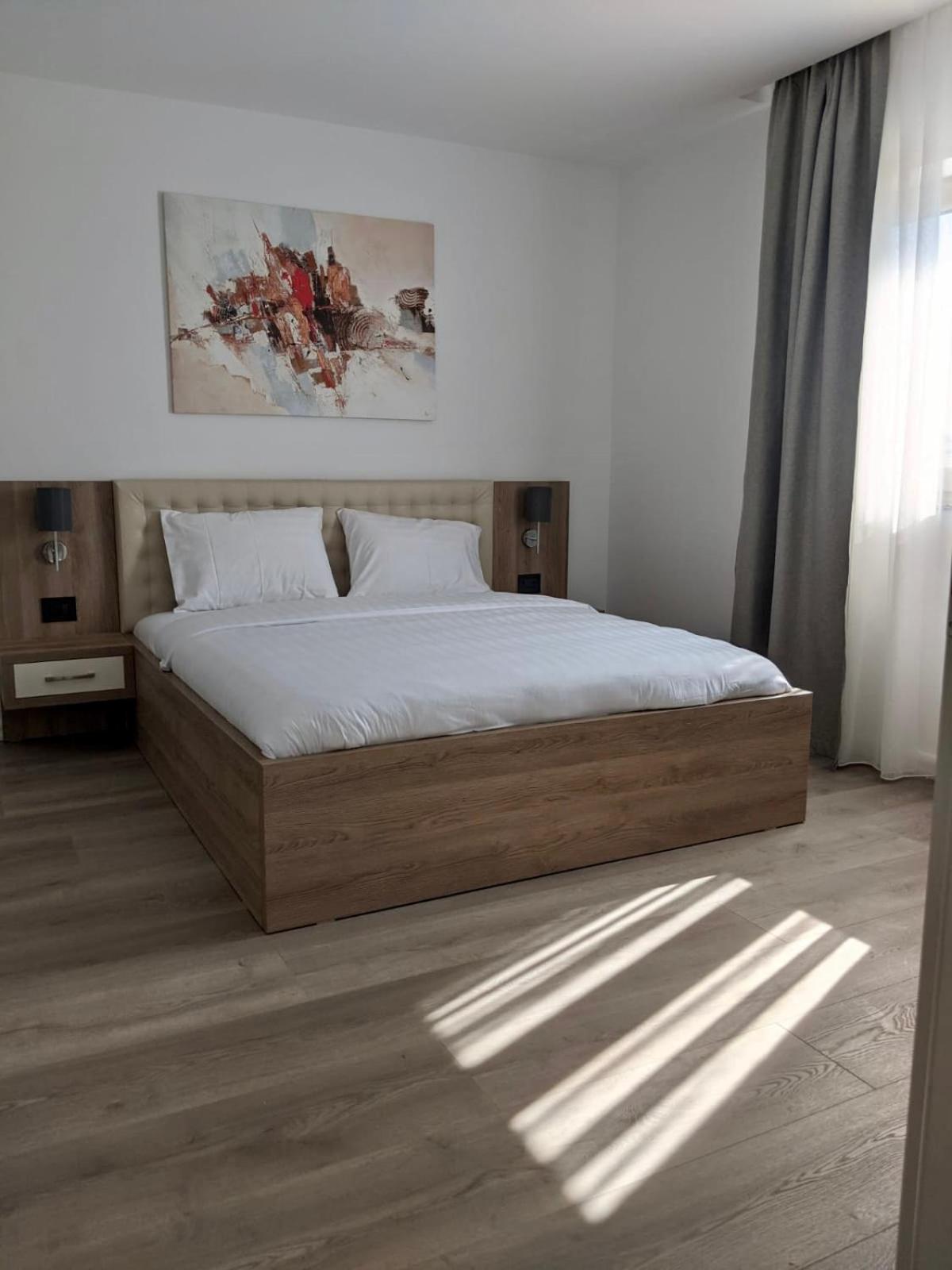 Apartment with Terrace - Photo 11