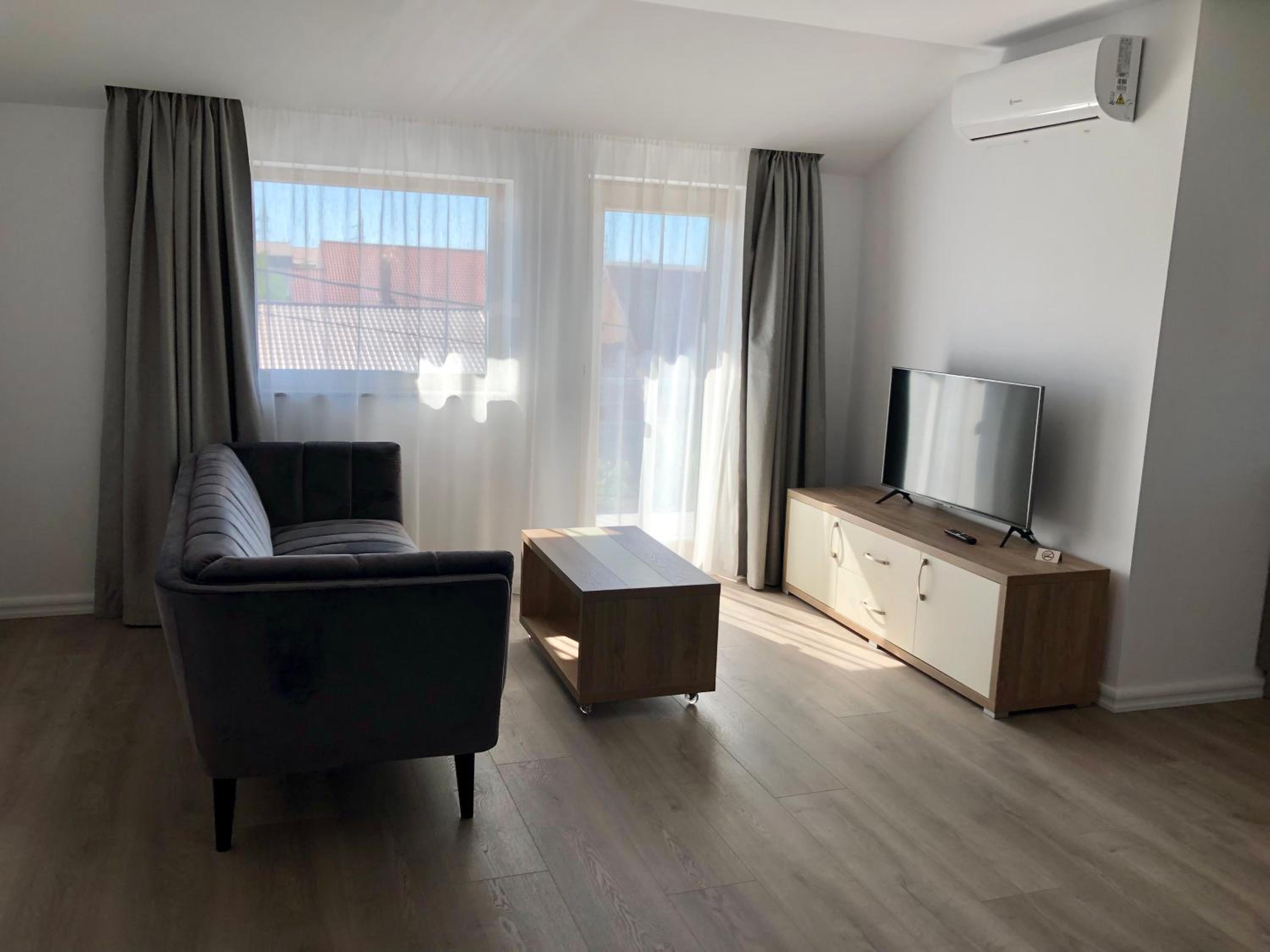 Apartment with Terrace - Photo 12