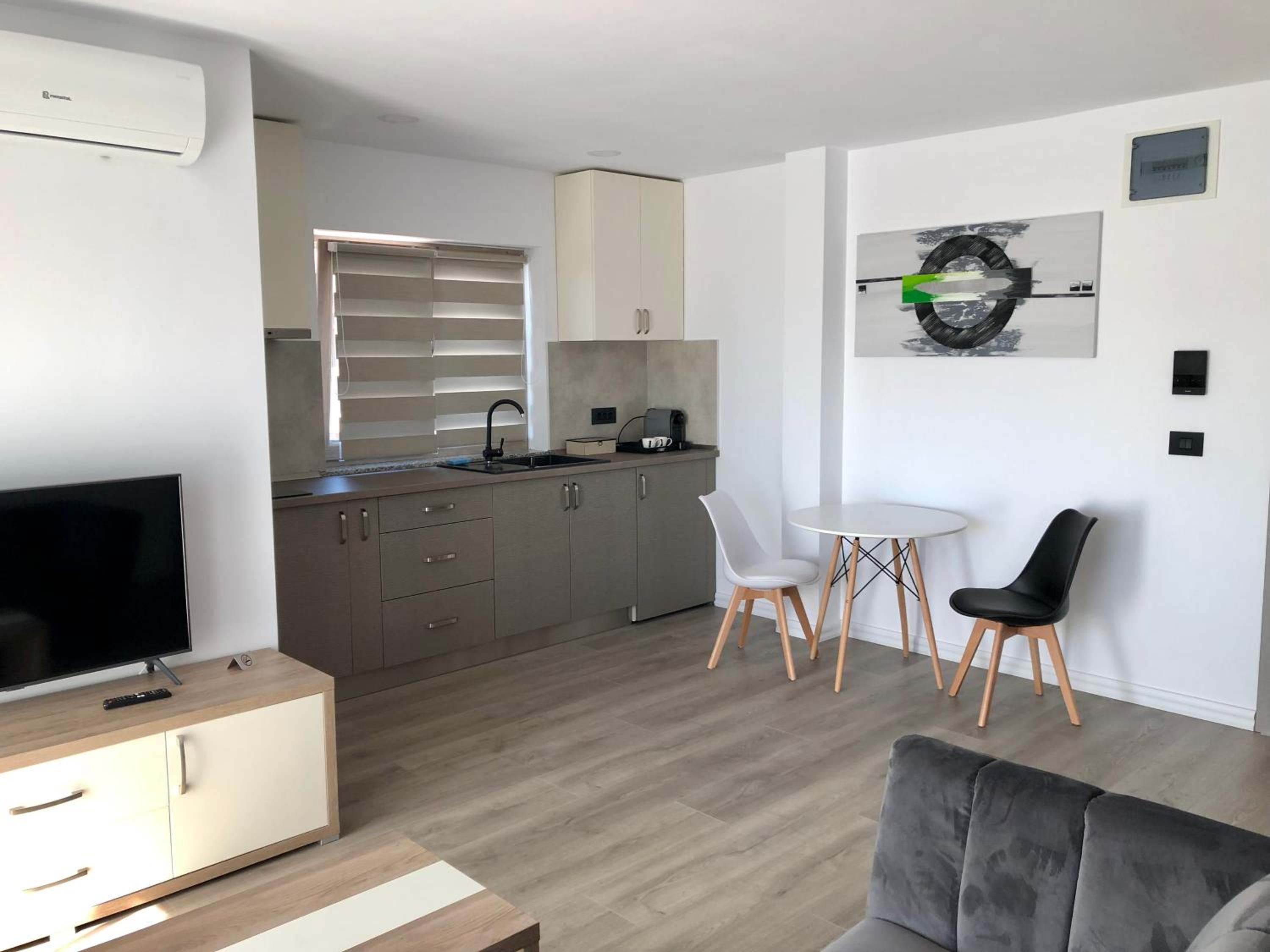 Apartment with Terrace - Photo 18