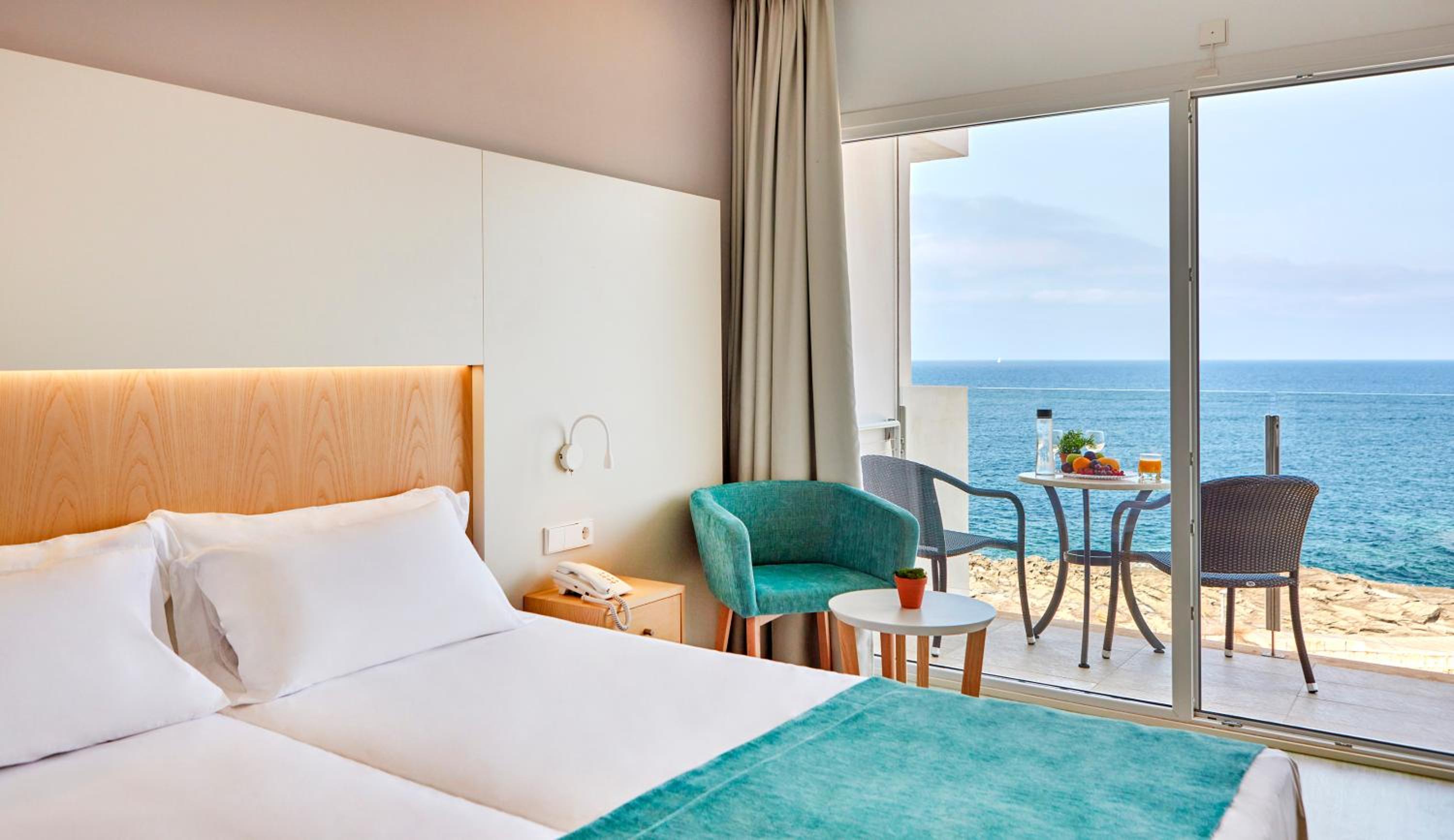 Twin Room with Sea View - Photo 7