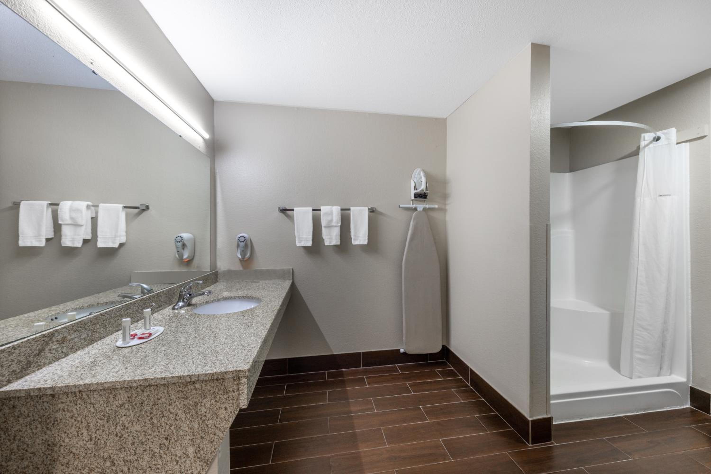 King Room - Mobility Access - Non-SmokingÂ  photo 2