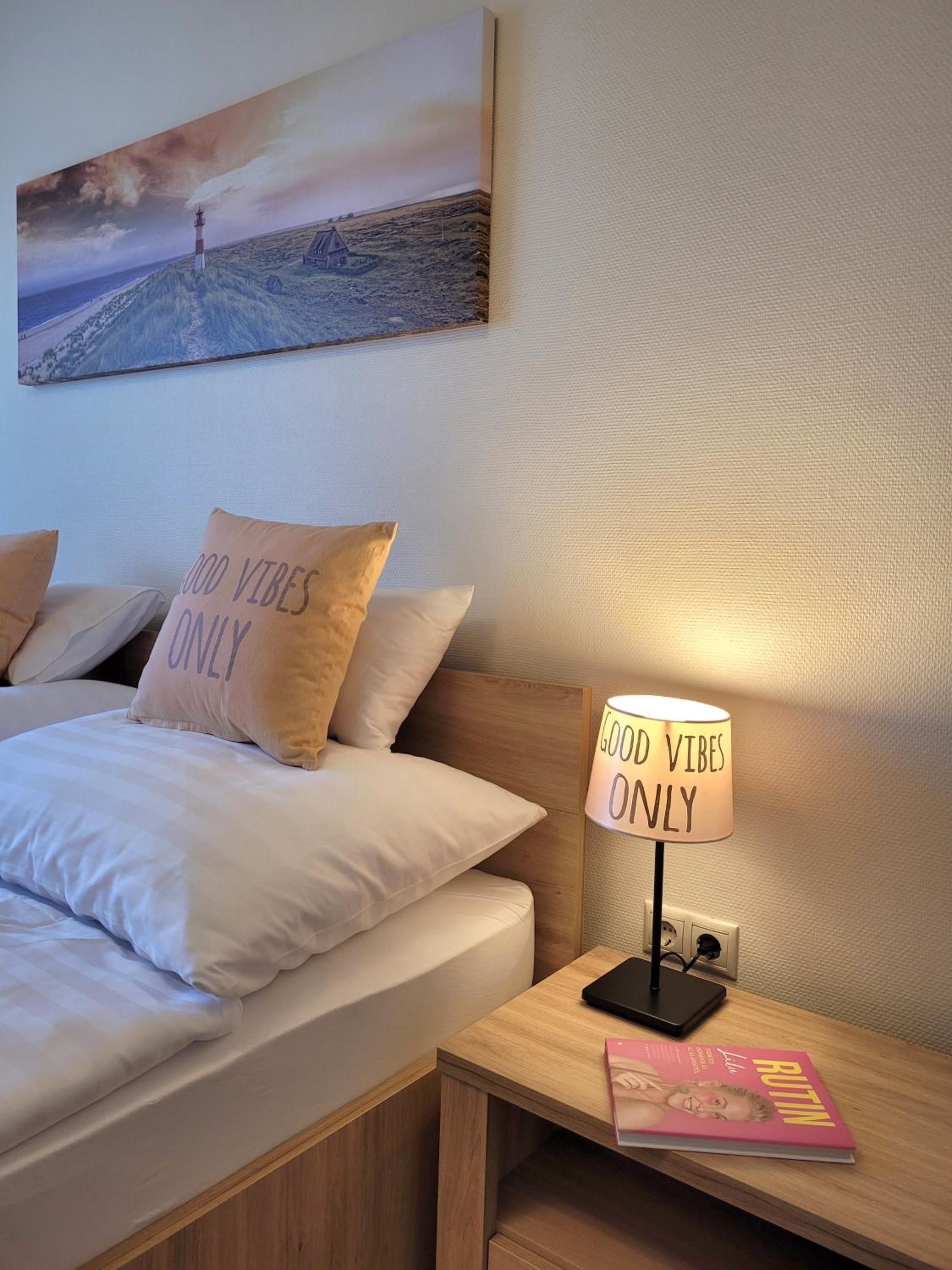 Standard Queen Room photo 2