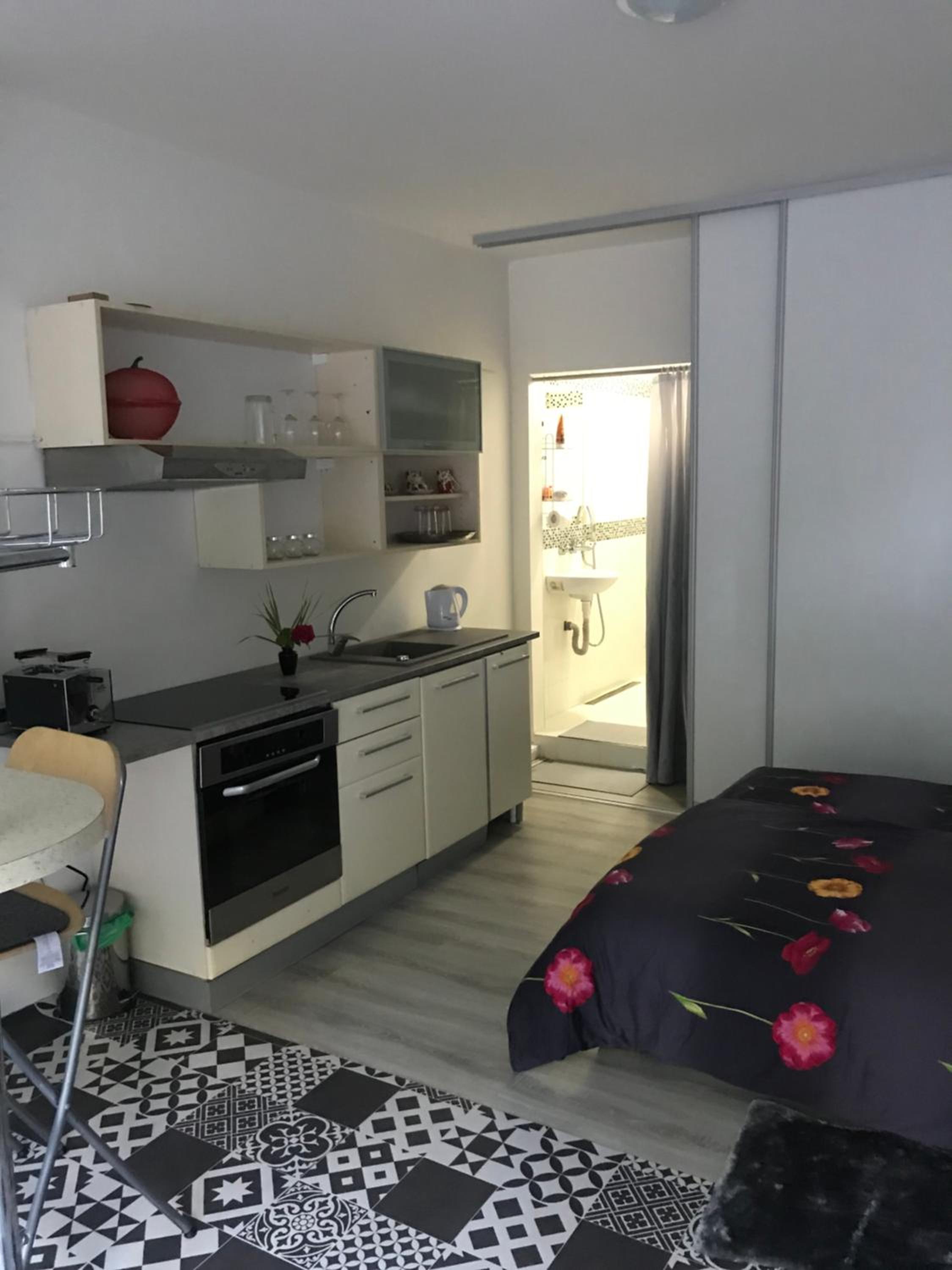 One-Bedroom Apartment photo 1