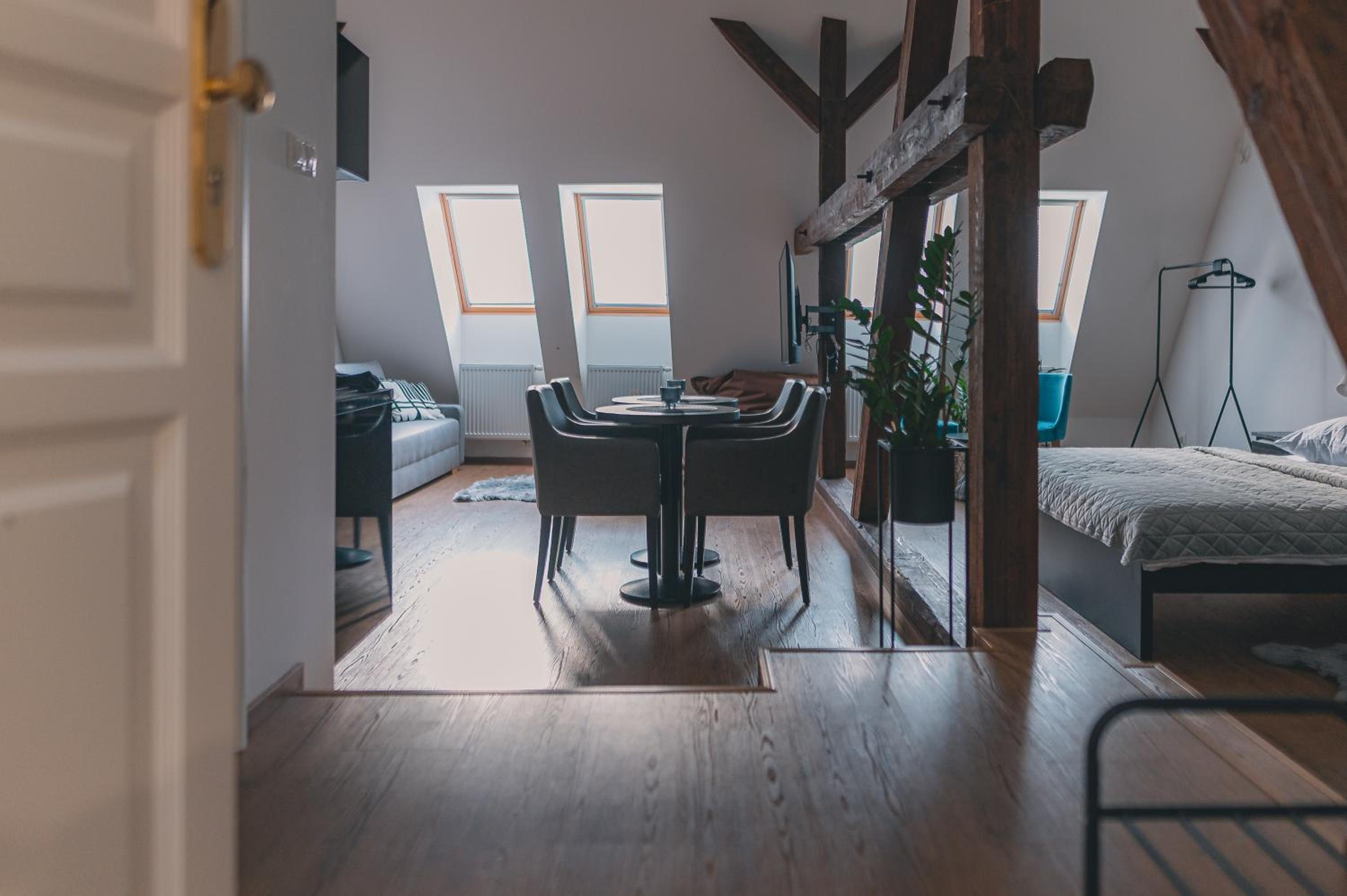 One-Bedroom Apartment - Photo 4