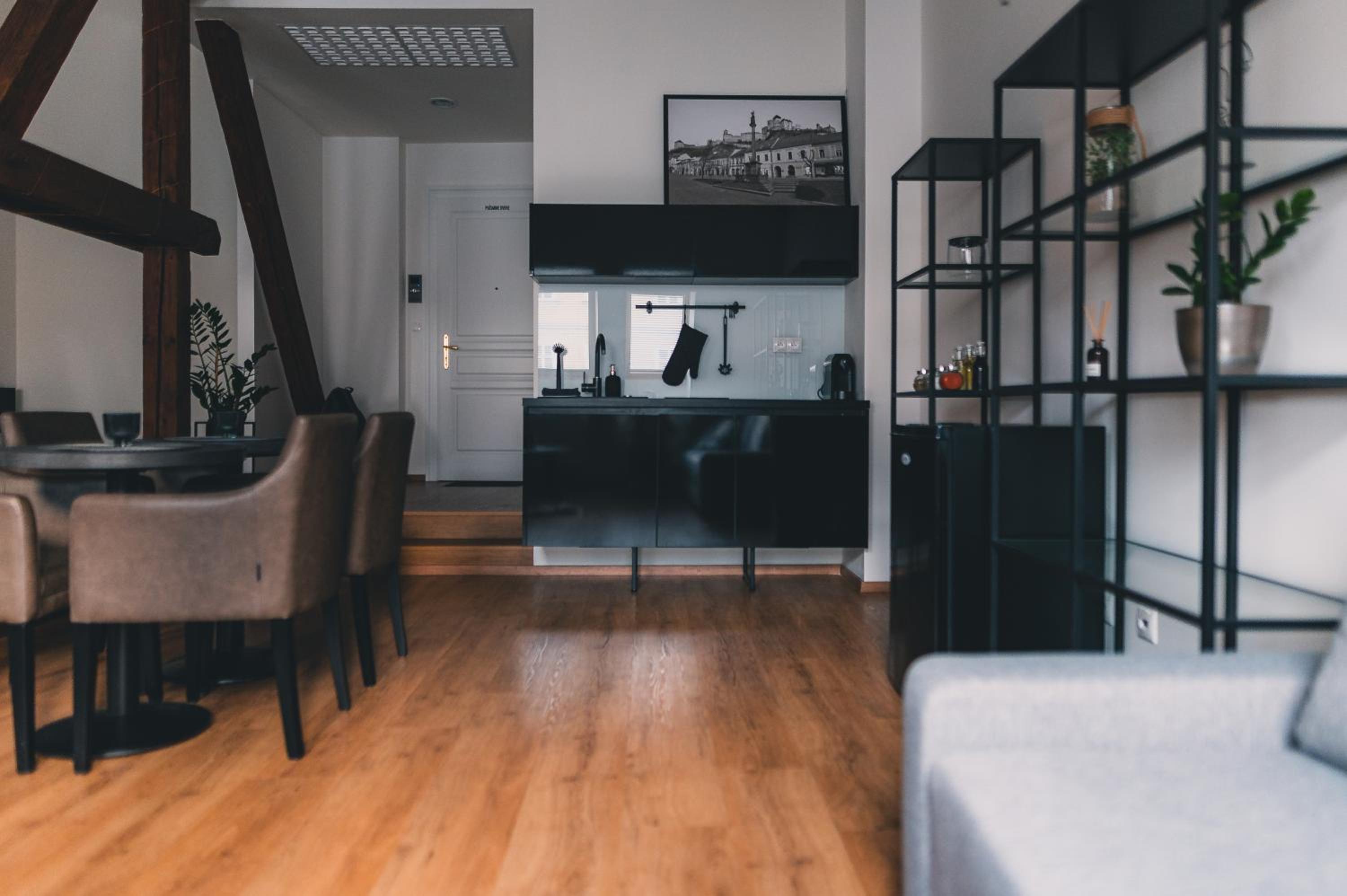 One-Bedroom Apartment - Photo 12