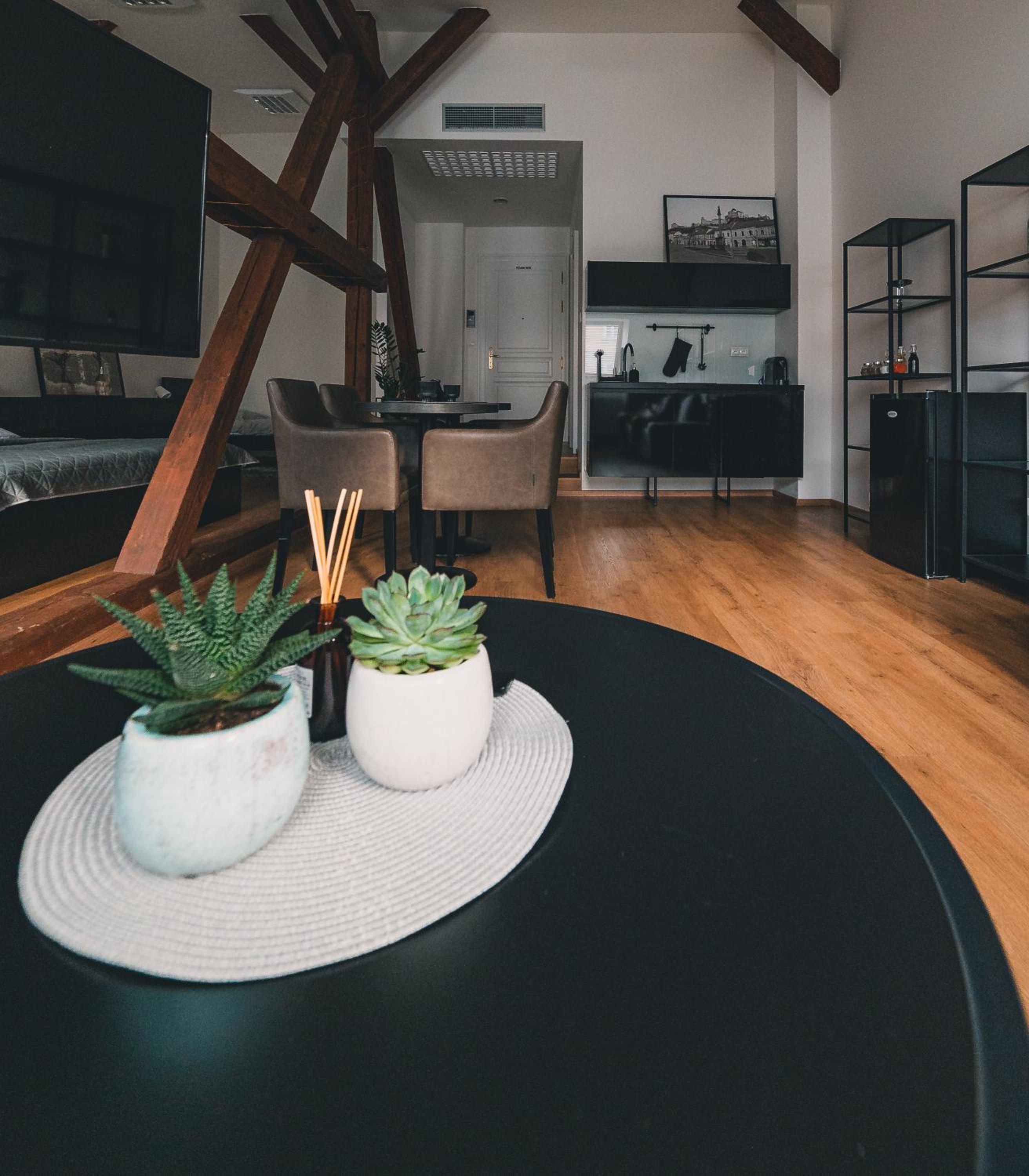 One-Bedroom Apartment - Photo 17