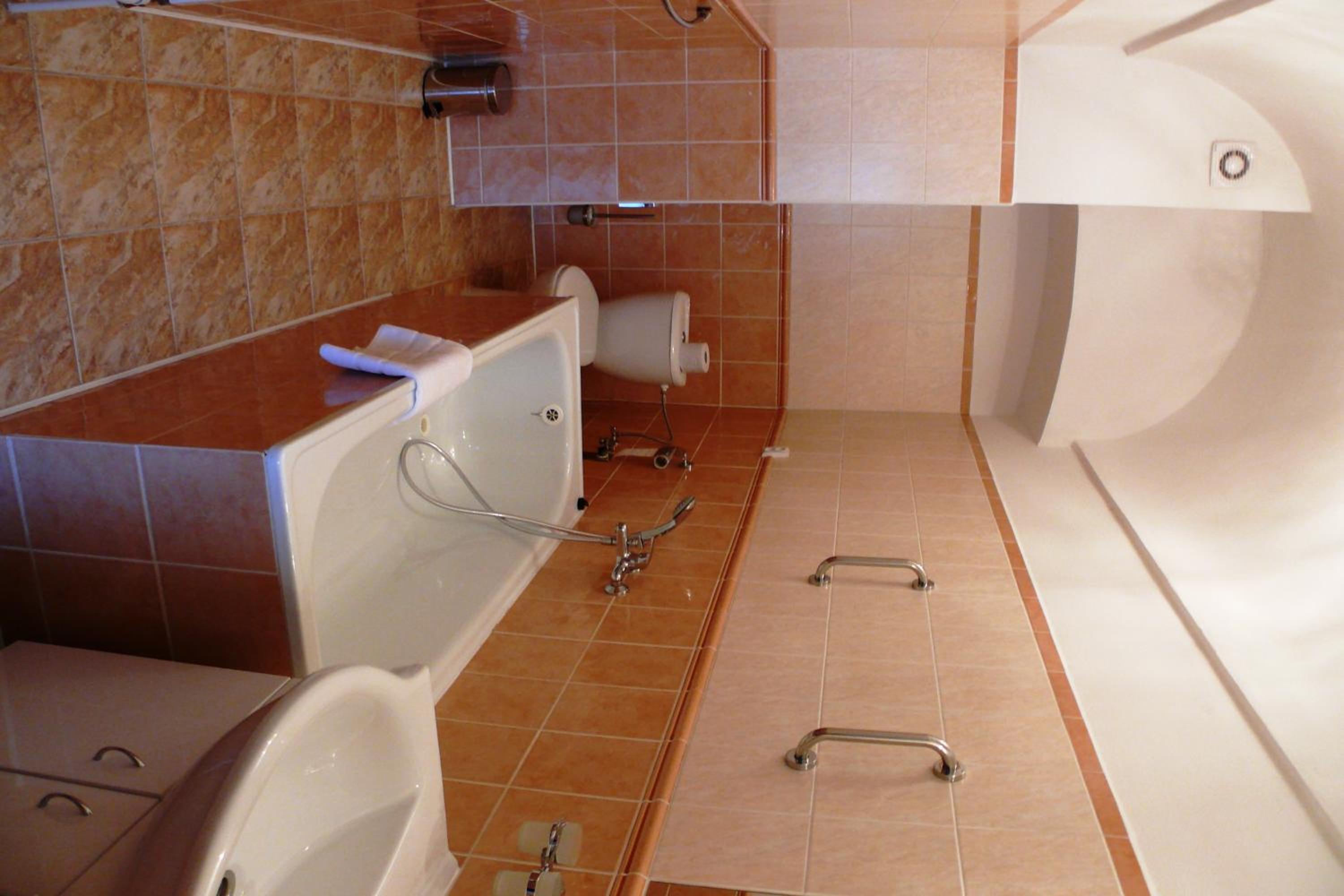 Studio (2 Adults + 2 Children) photo 2
