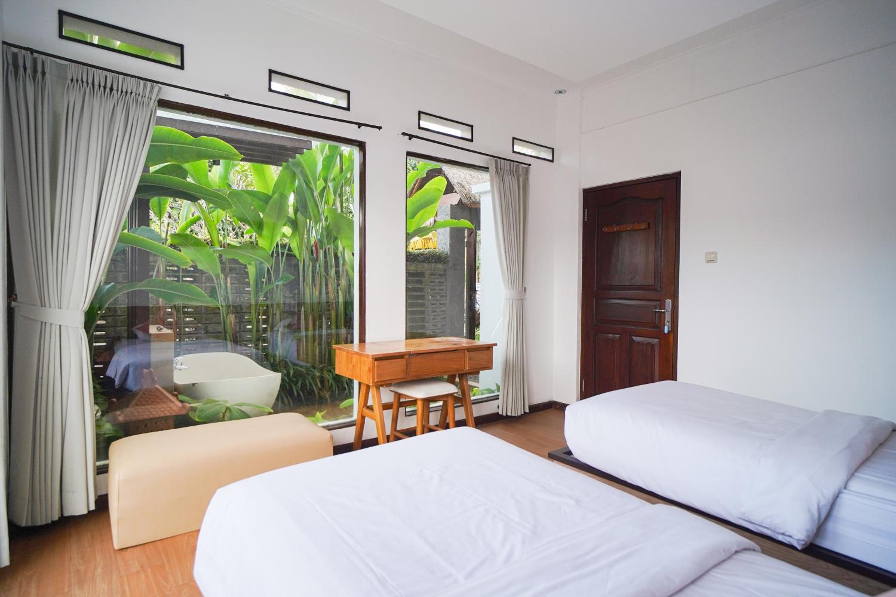 Three-Bedroom Villa - Photo 4