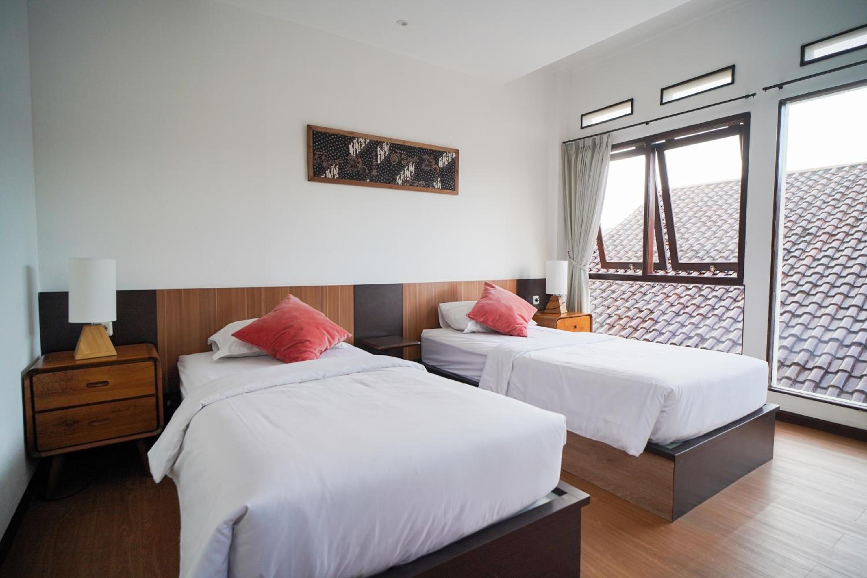 Three-Bedroom Villa - Photo 6
