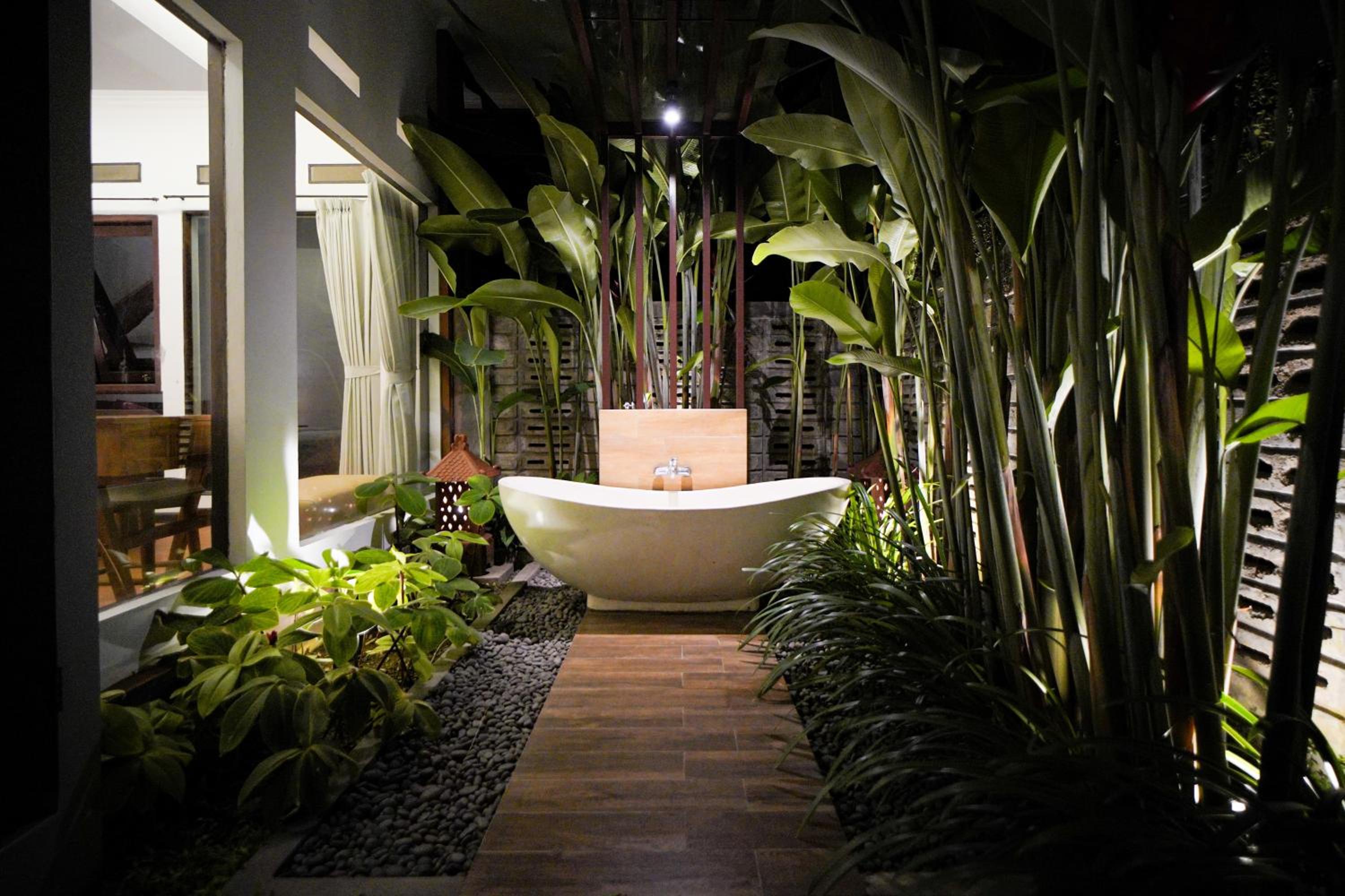 Three-Bedroom Villa - Photo 2