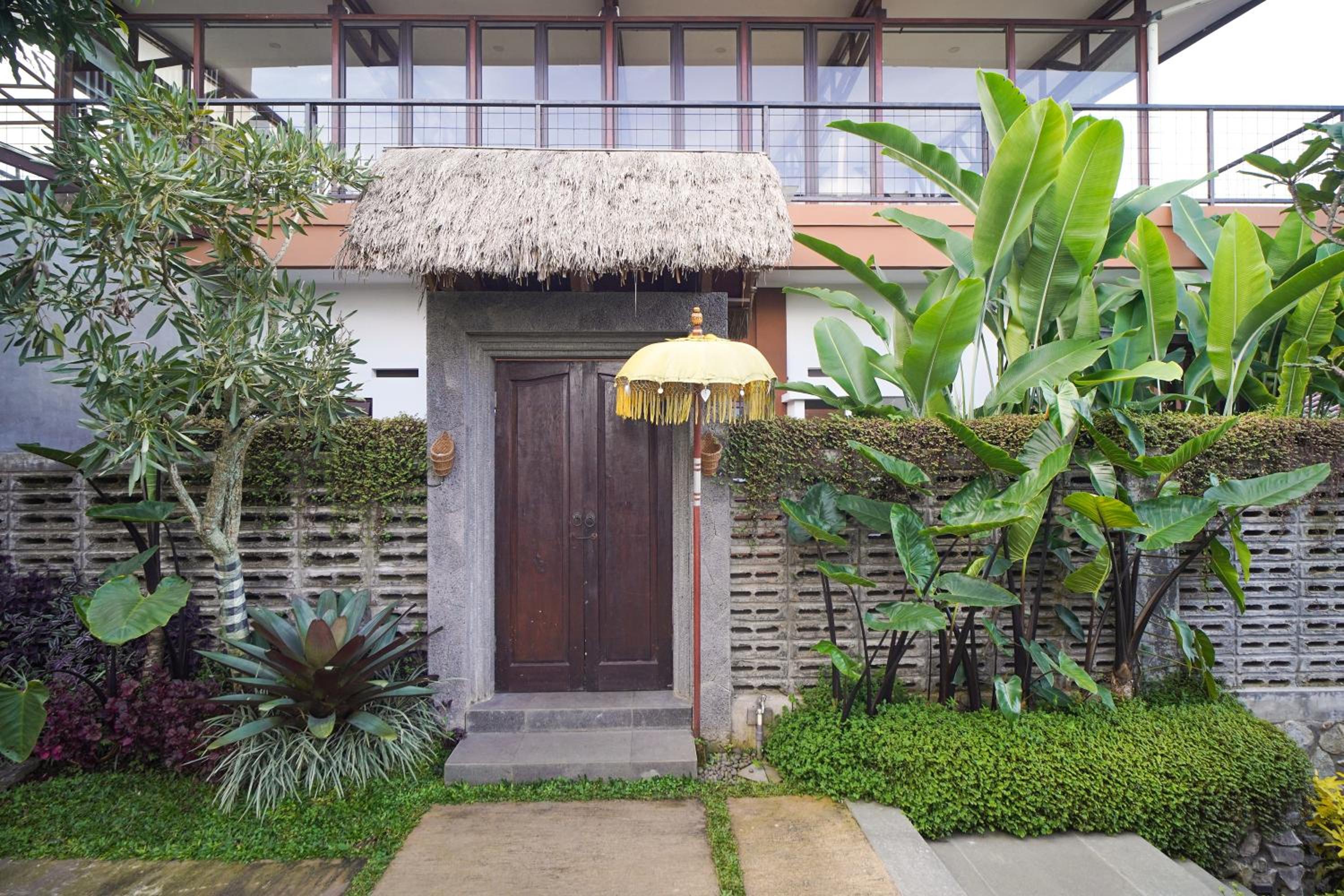Three-Bedroom Villa - Photo 8