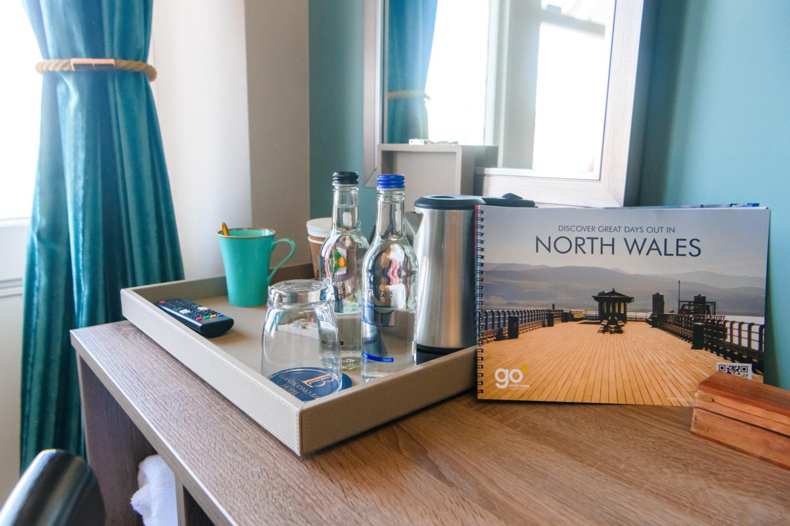 Double or Twin Room with City View photo 3