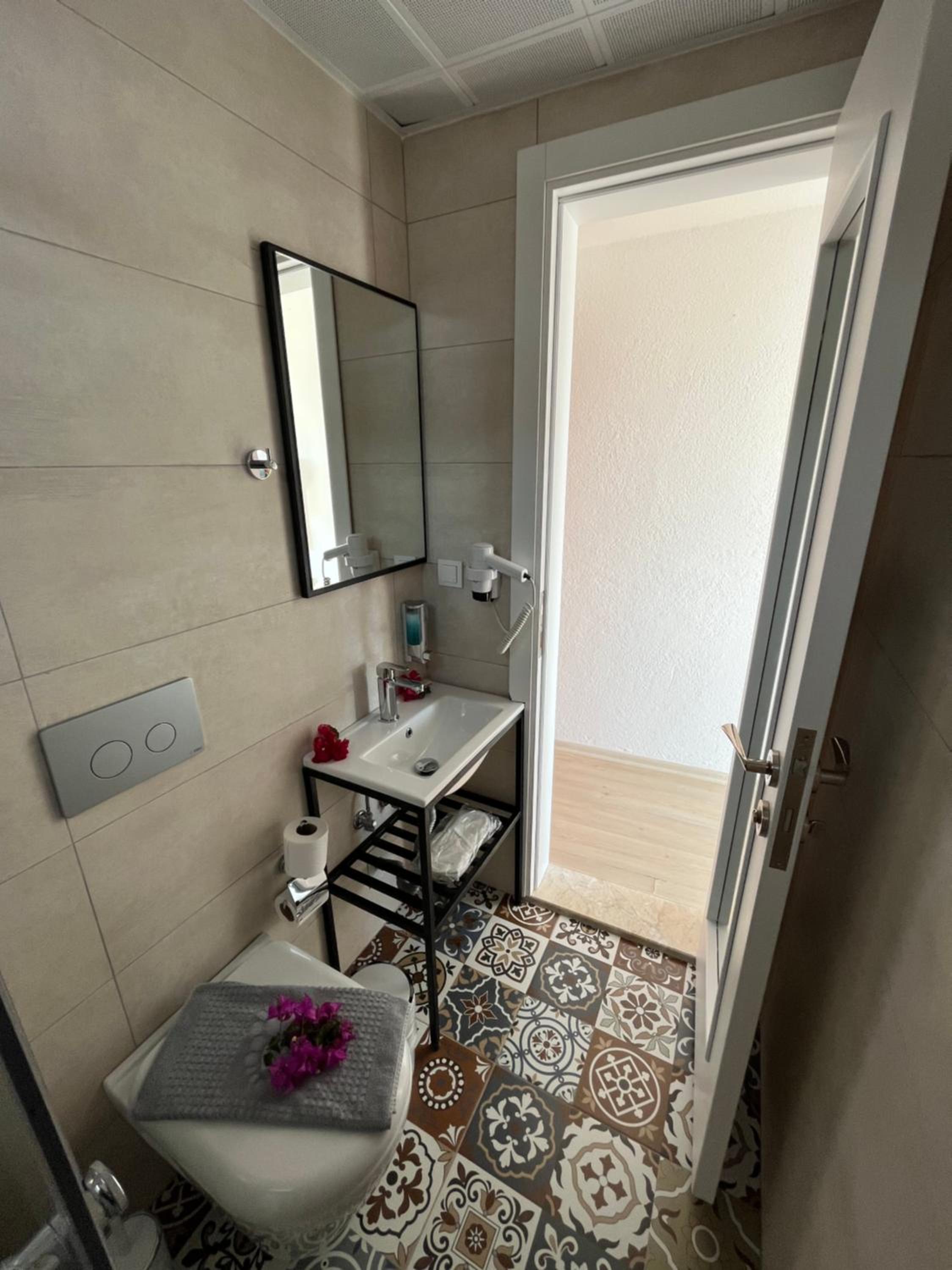 Standard Double Room - Photo 6