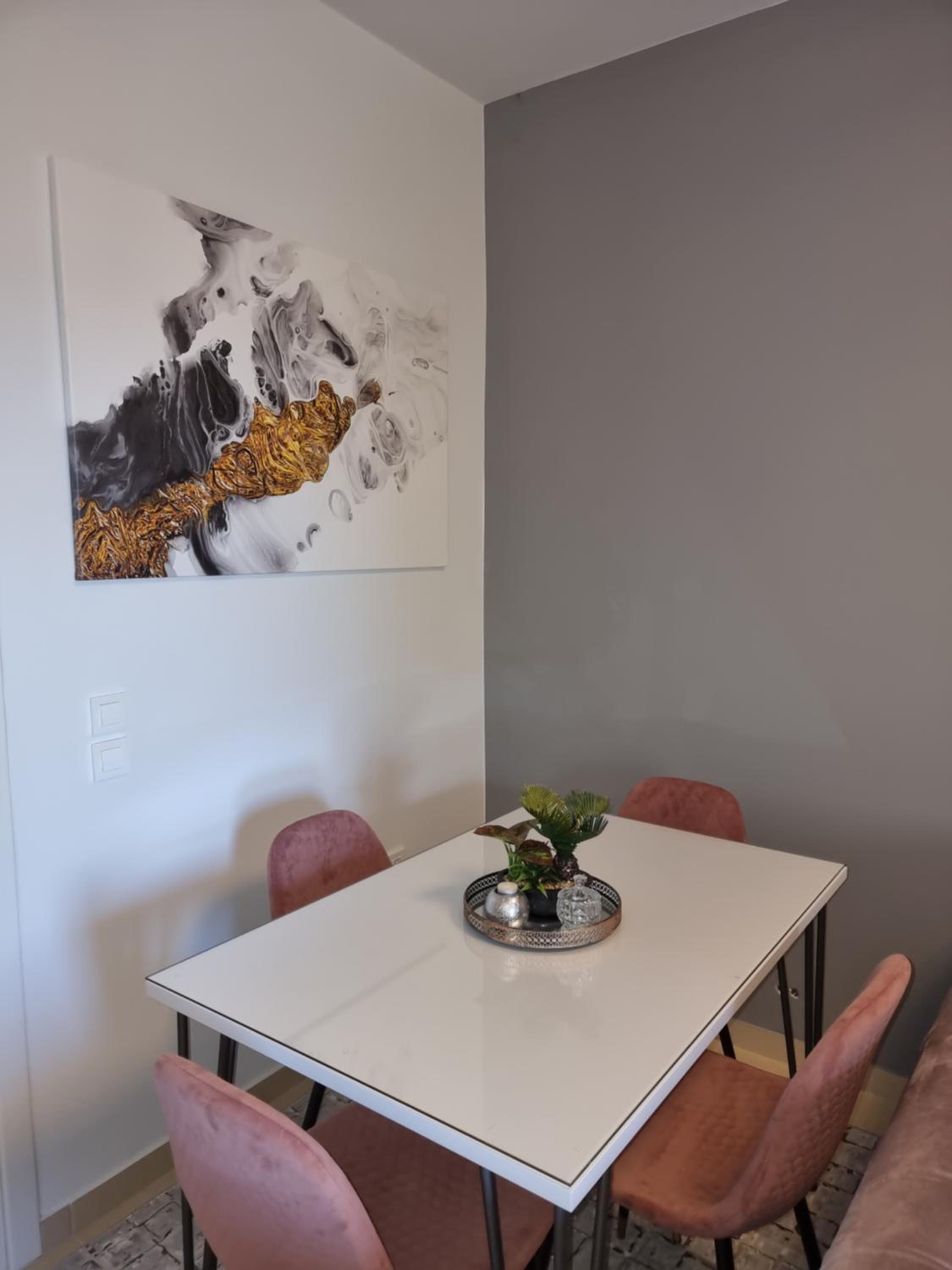 Two-Bedroom Apartment - Photo 4
