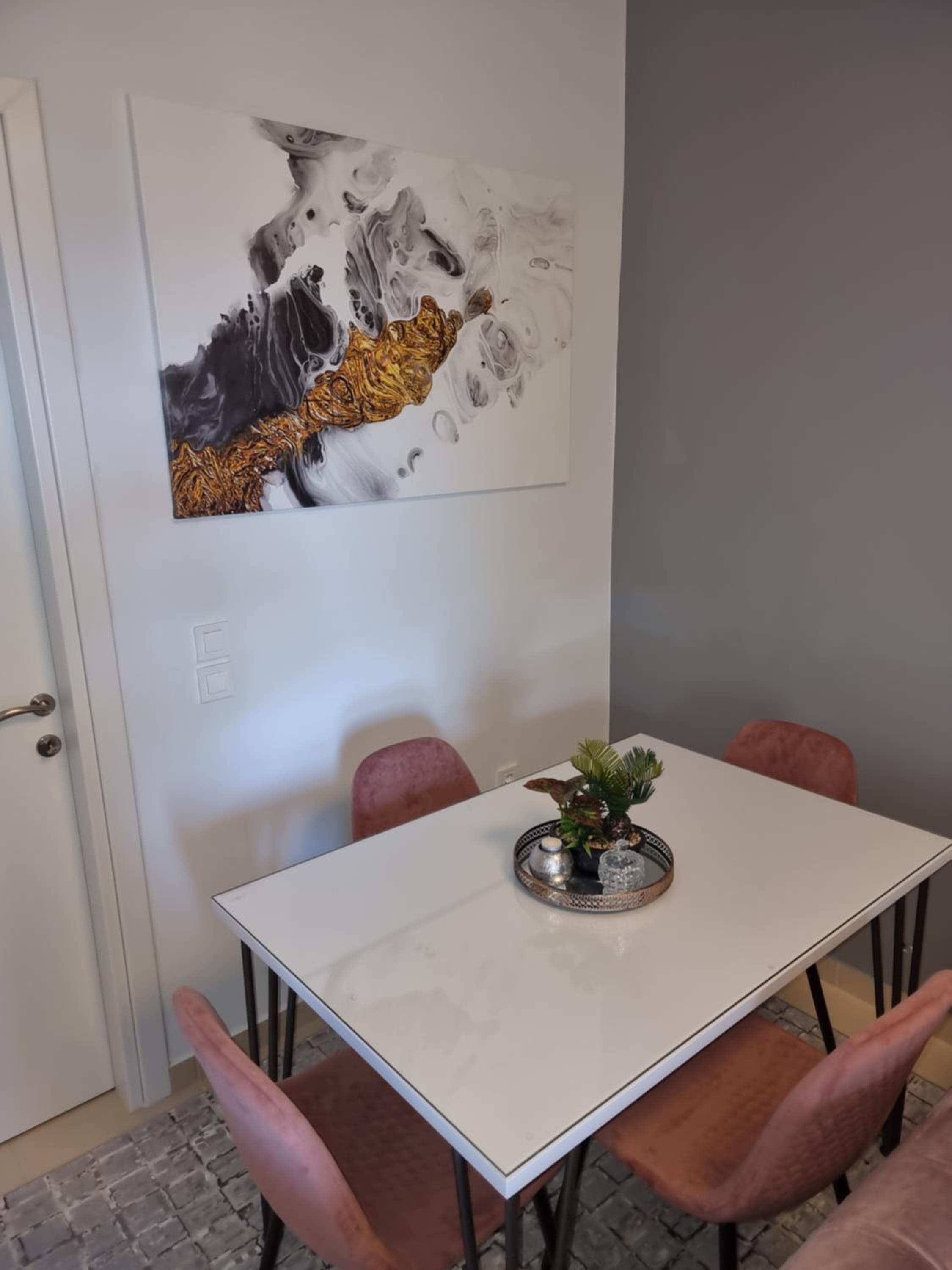 Two-Bedroom Apartment - Photo 7