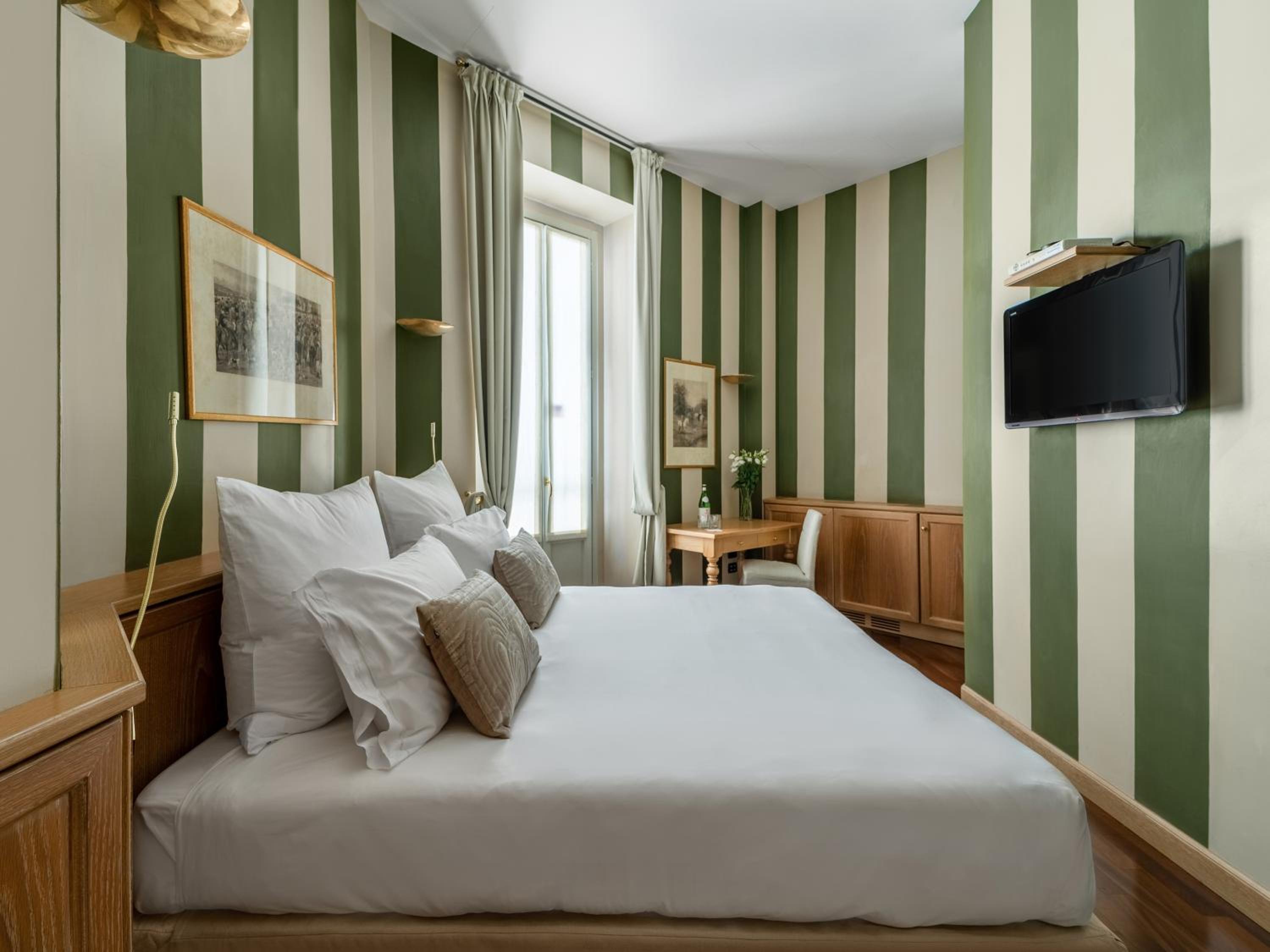Medium Room