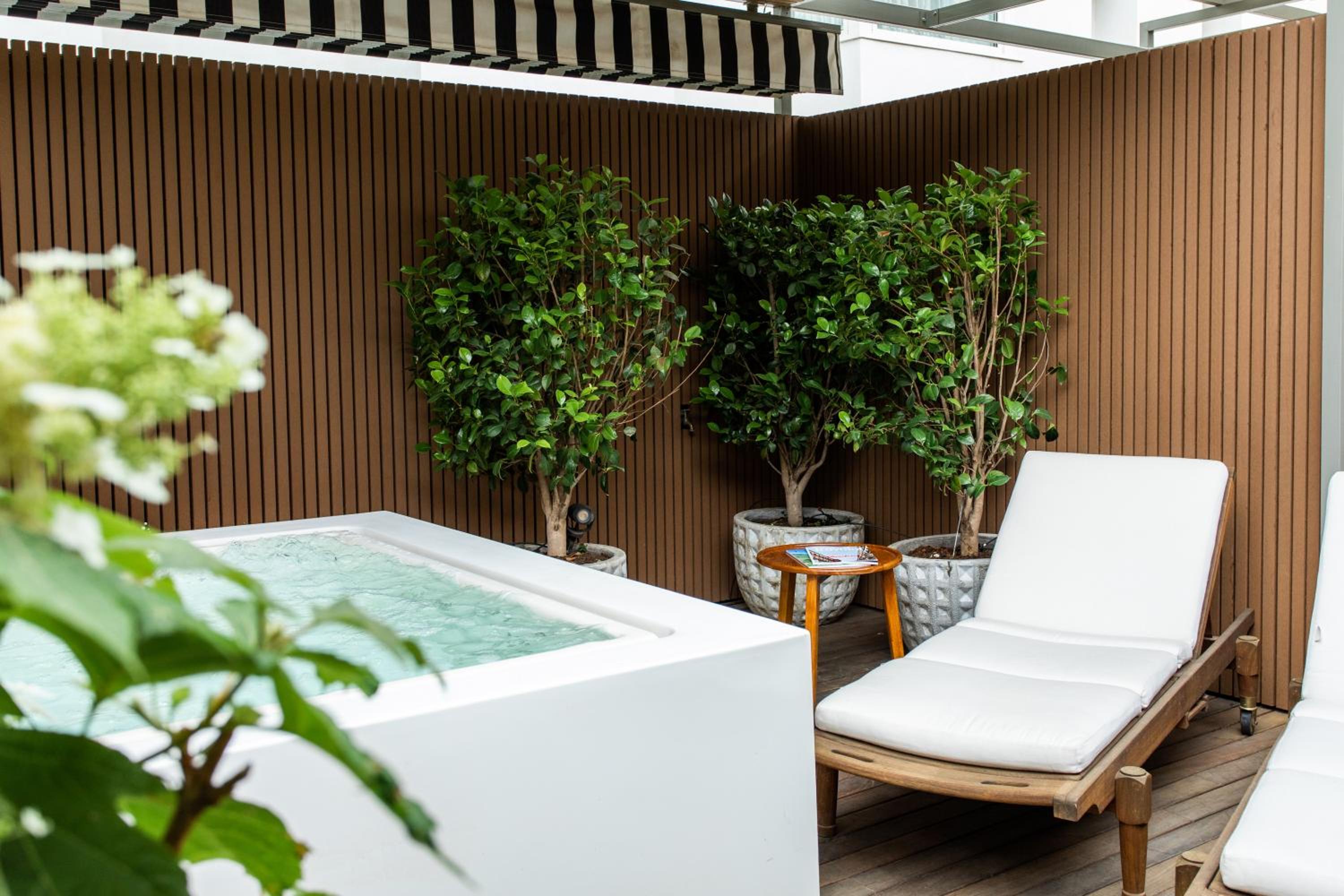 Villa with Spa Bath Terrace - Photo 9