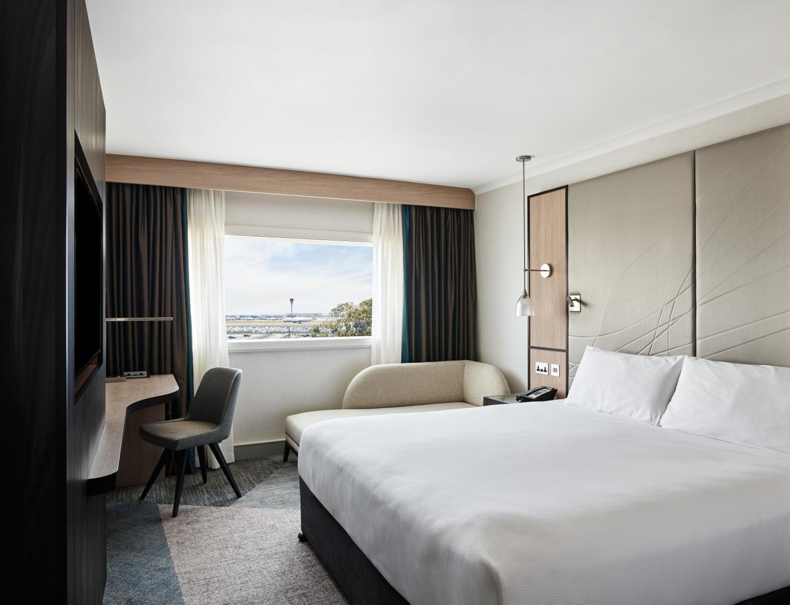 King Room with Runway View - Photo 1