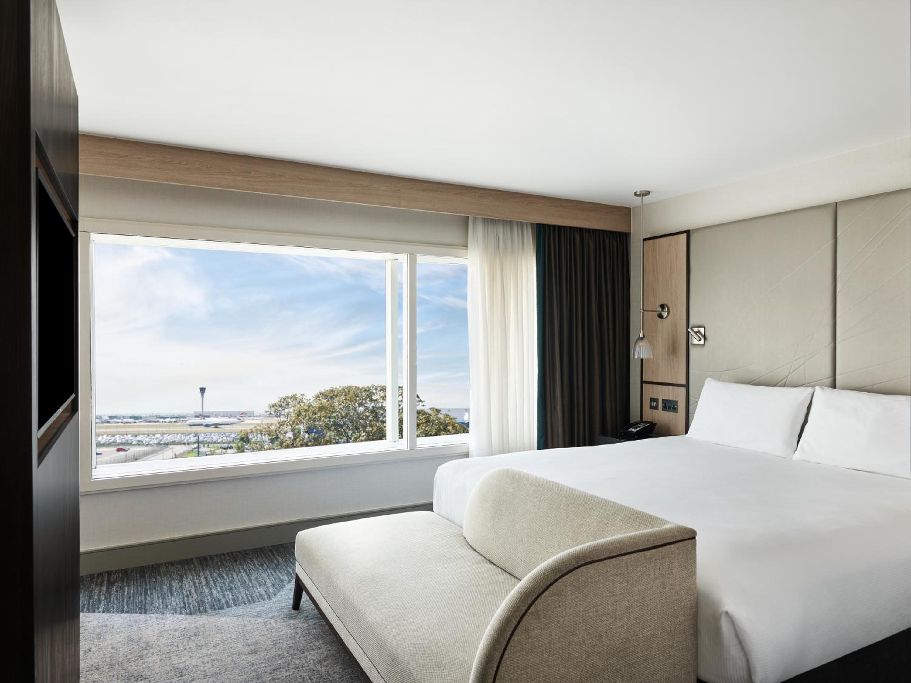 Deluxe King Room with View - Photo 1