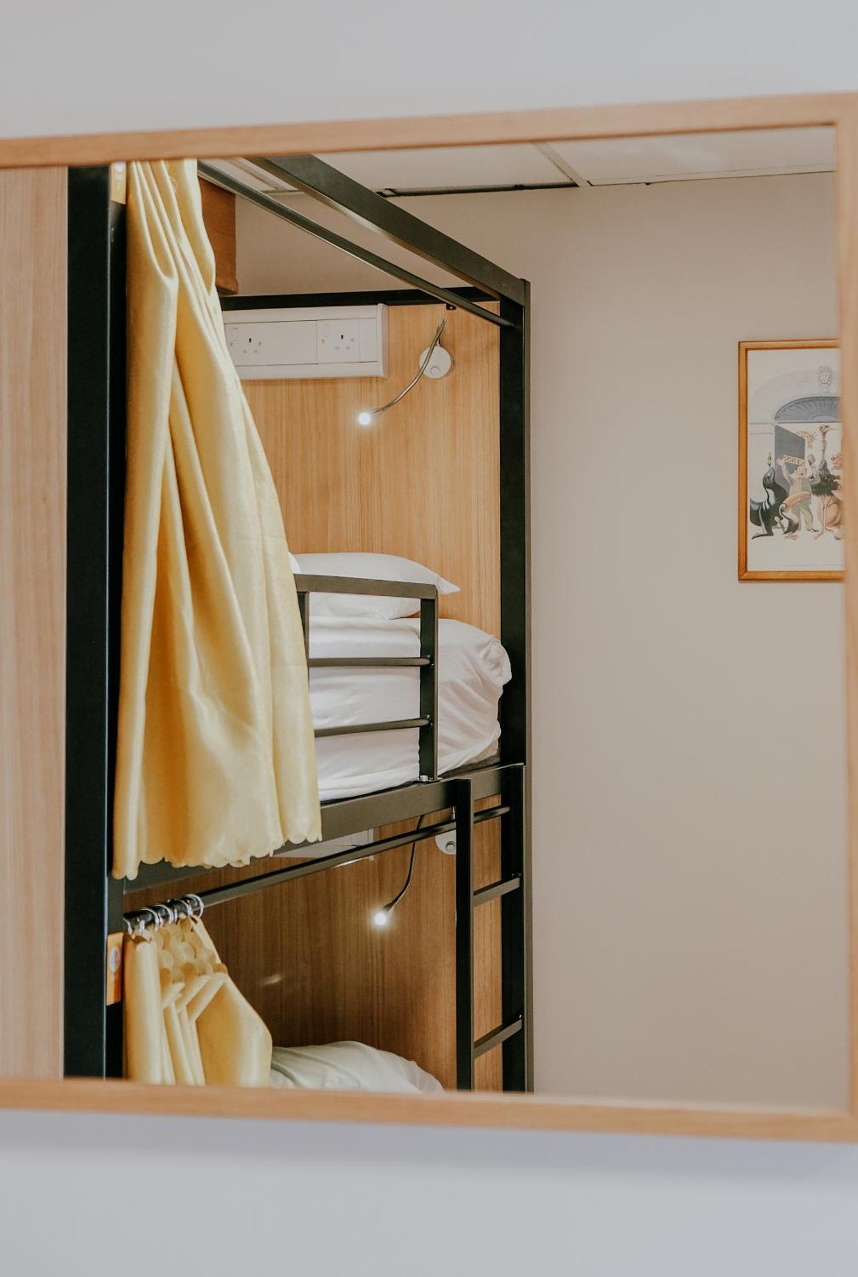 Bed in 6-Bed Mixed Dormitory Room with Shared Bathroom photo 2
