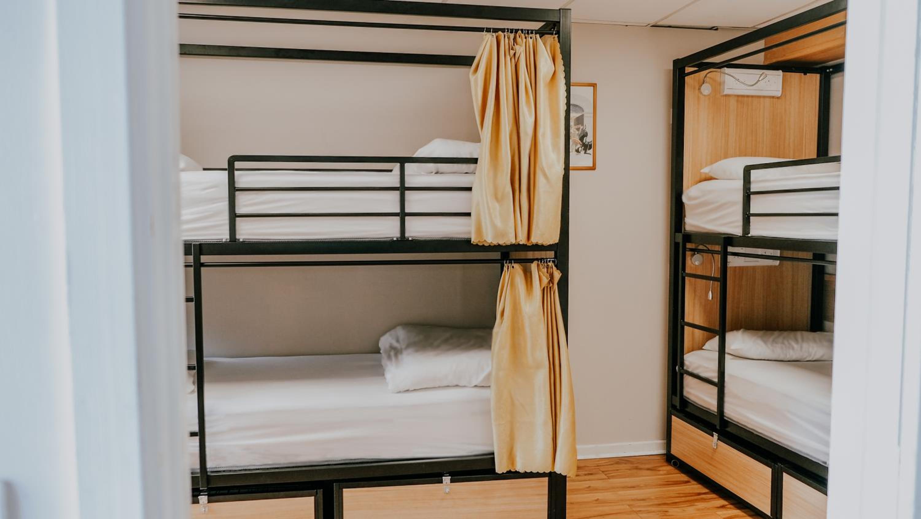 Bed in 6-Bed Mixed Dormitory Room with Shared Bathroom photo 1