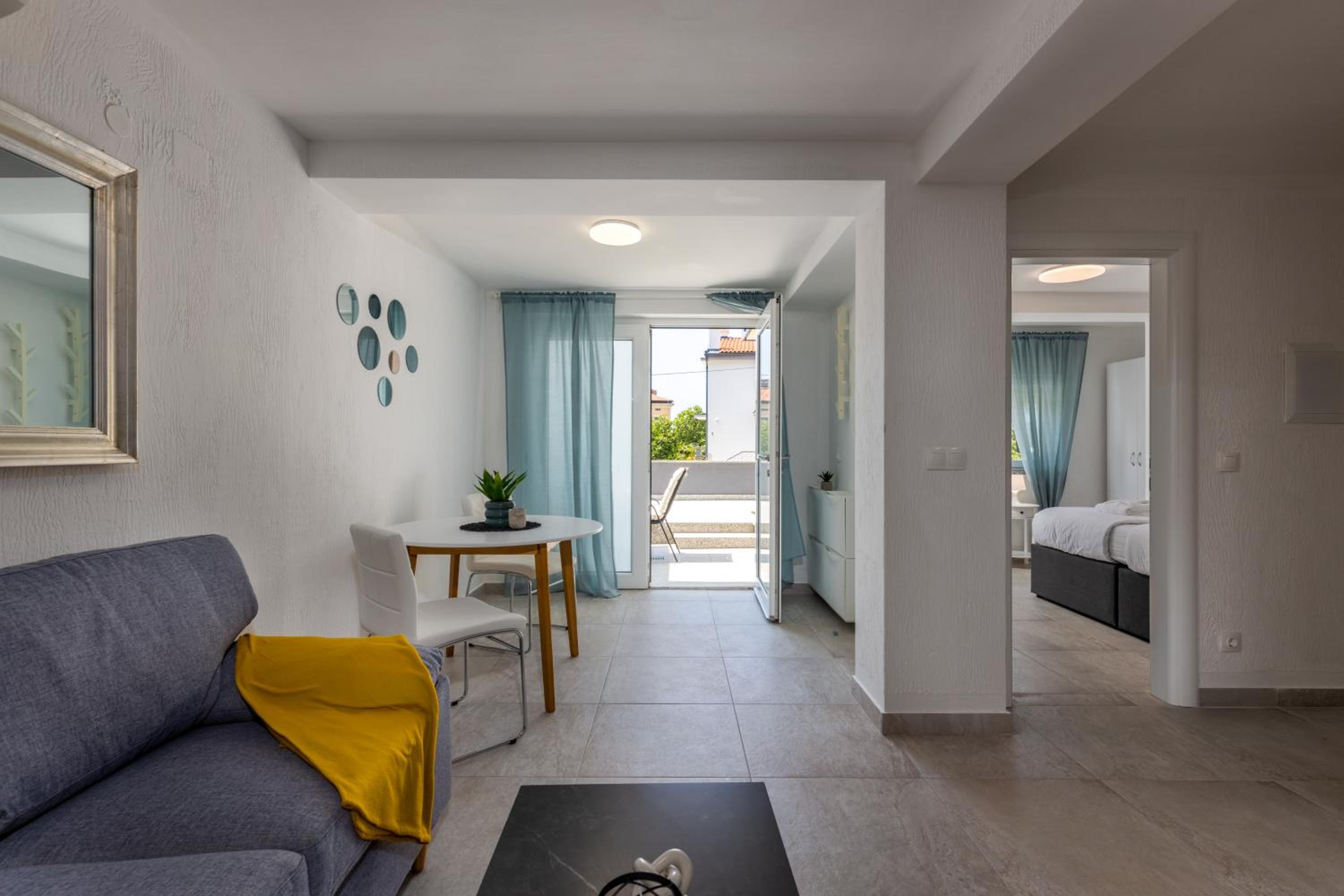 One-Bedroom Apartment - Photo 1