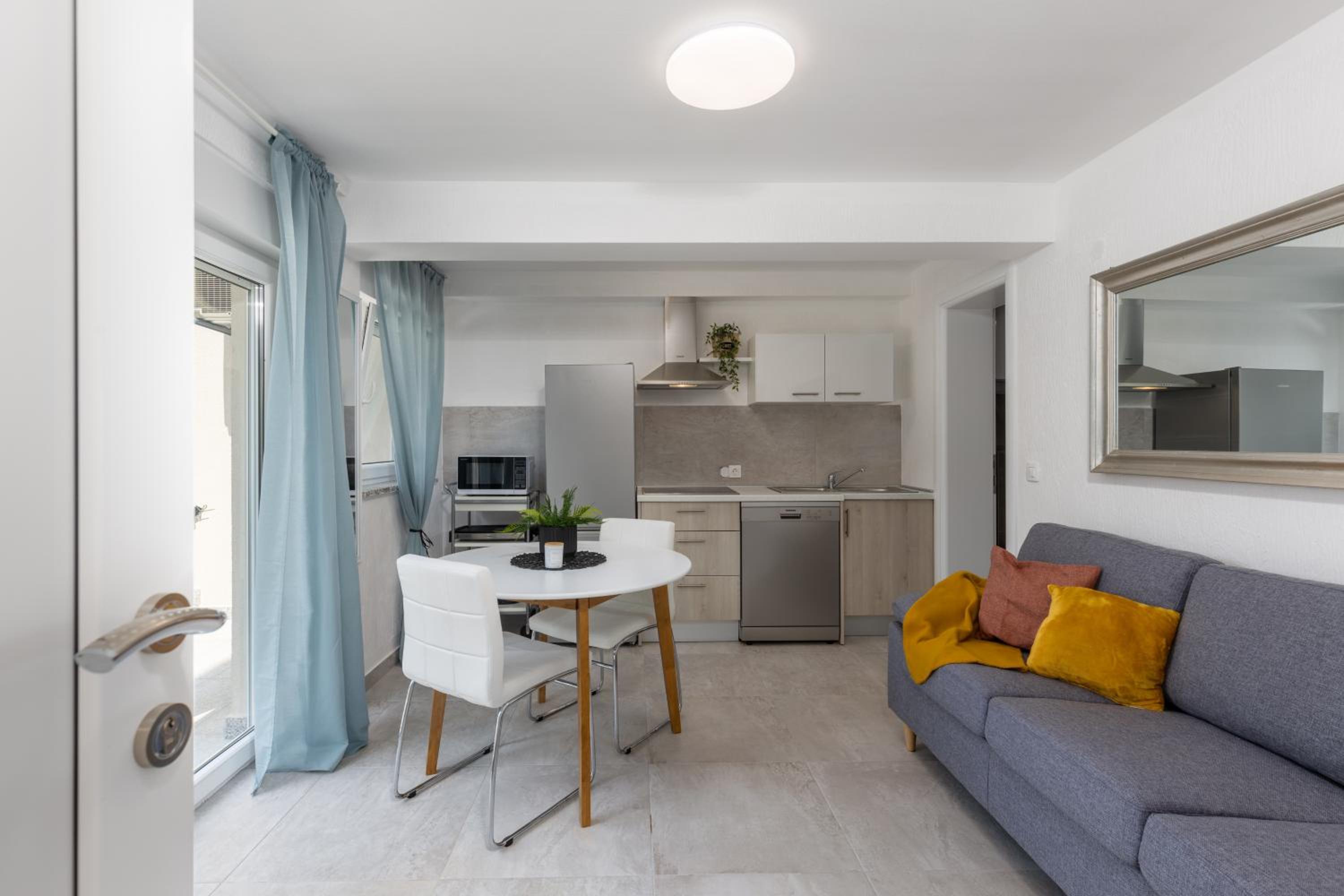 One-Bedroom Apartment - Photo 12