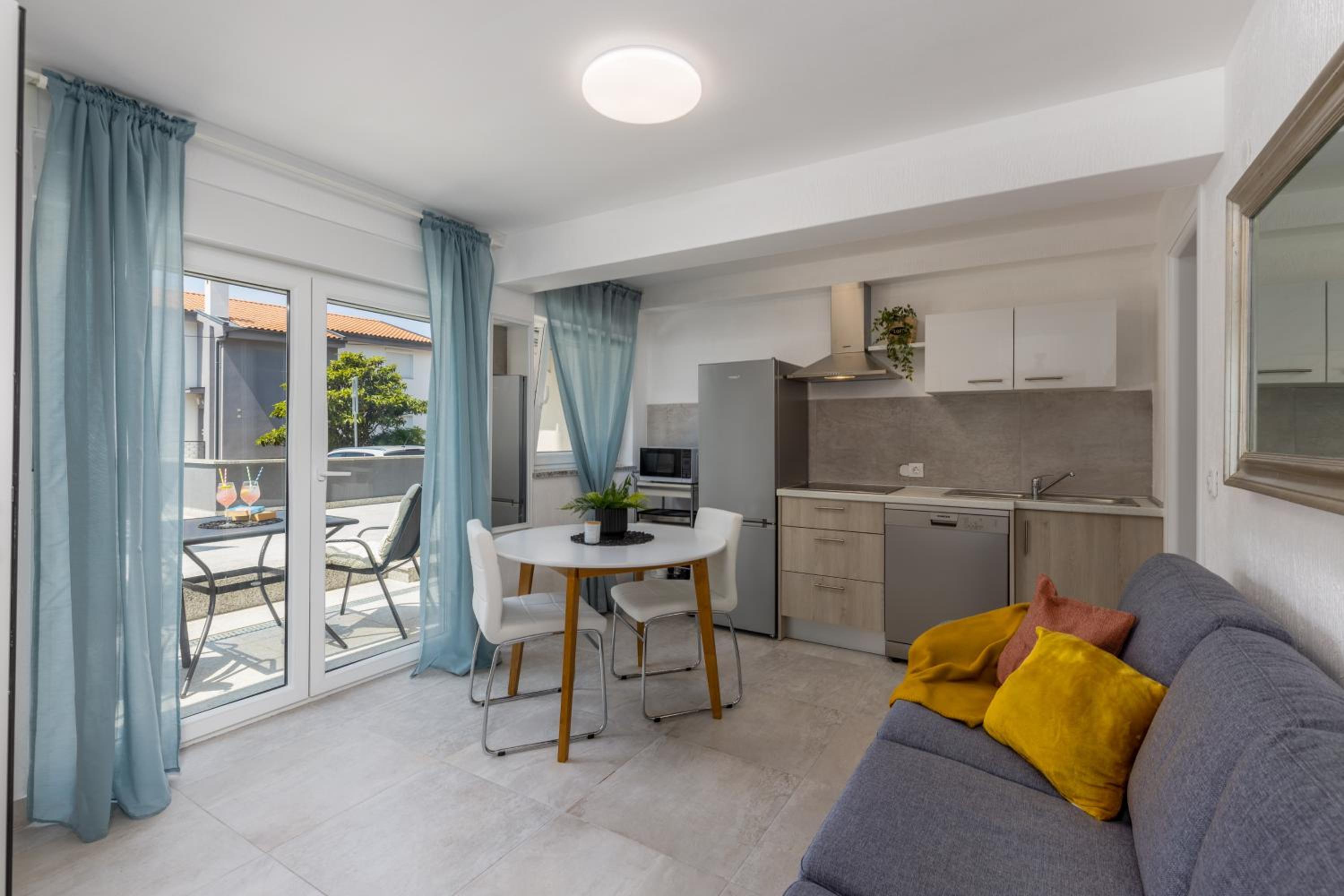 One-Bedroom Apartment - Photo 3