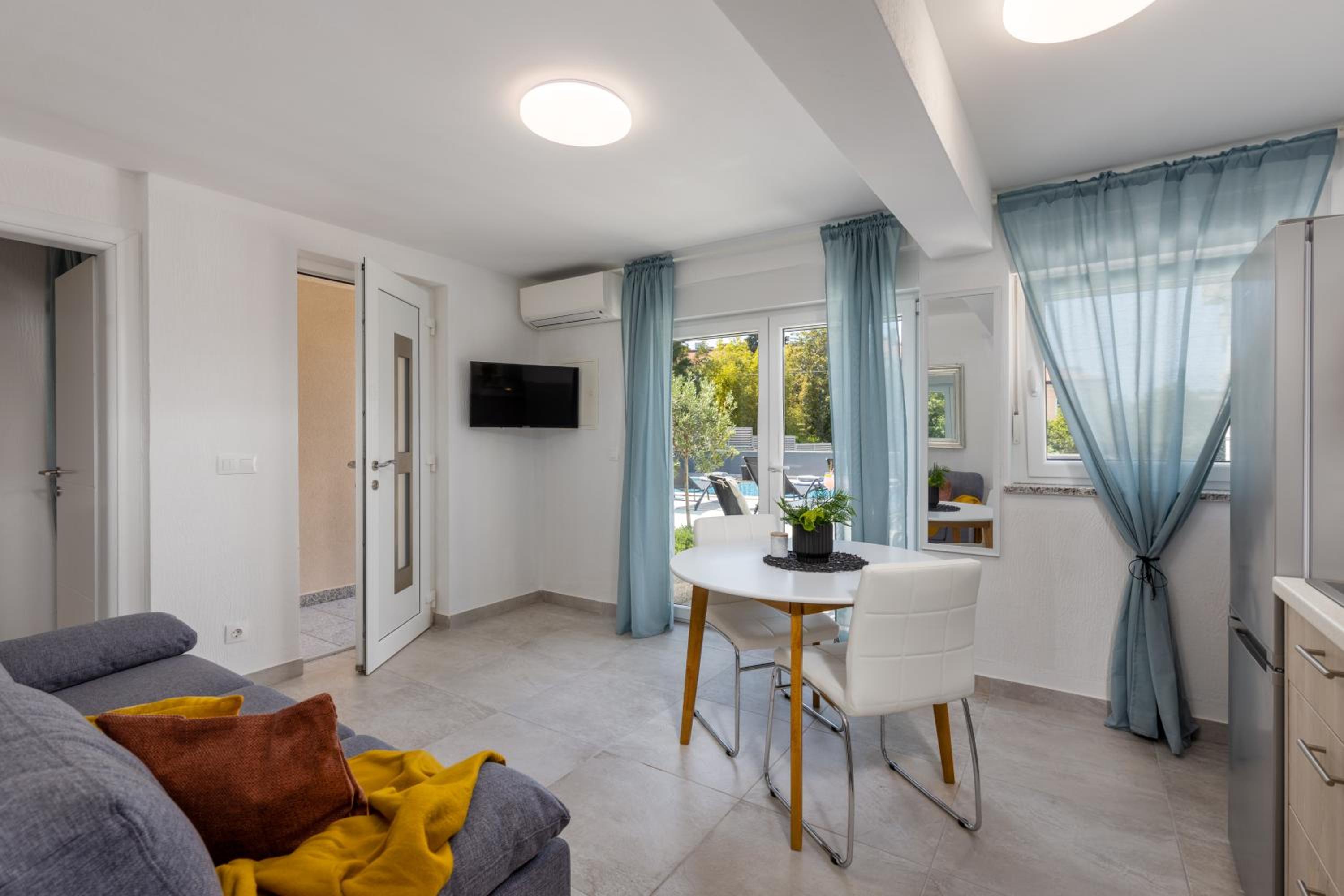 One-Bedroom Apartment - Photo 8