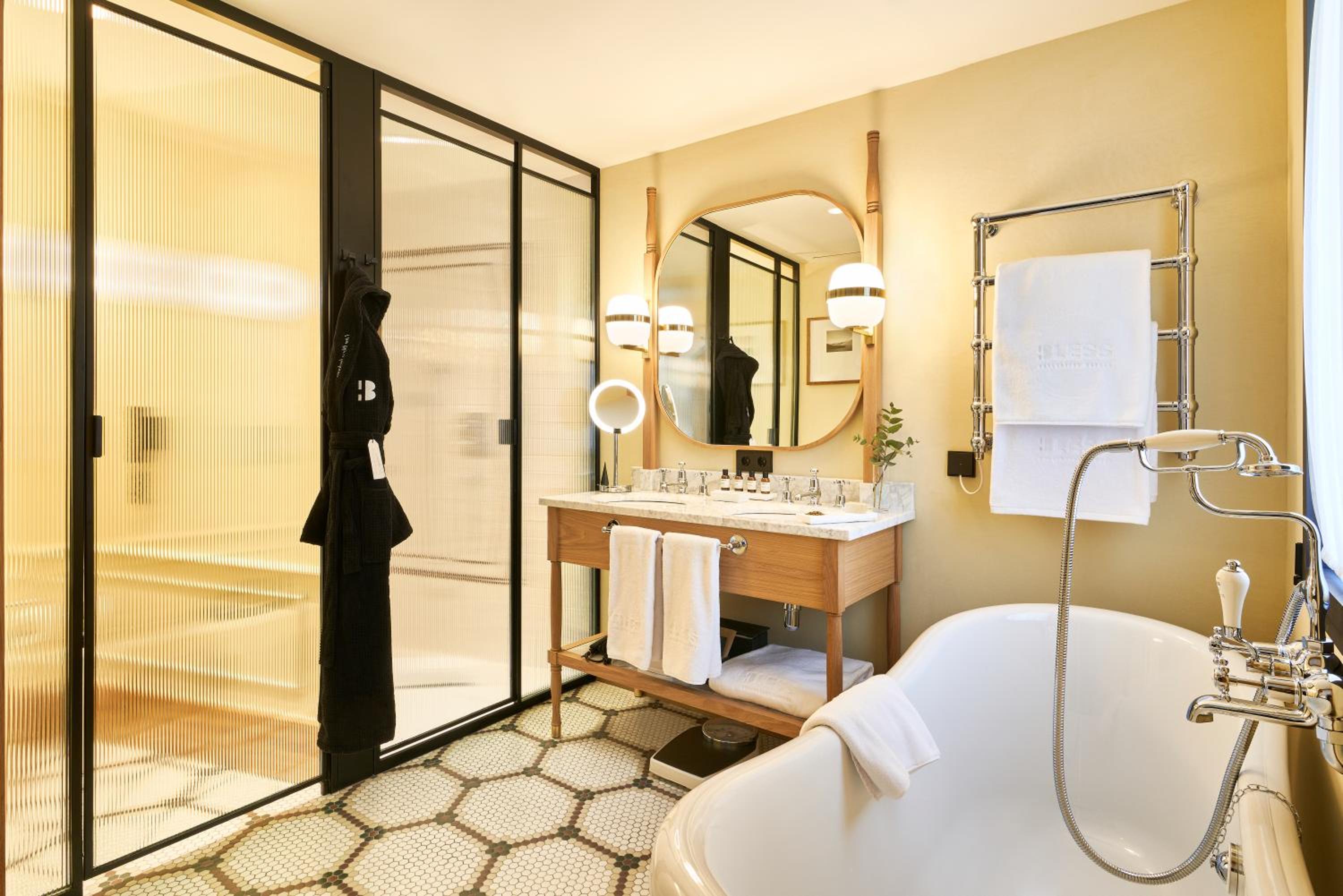 Deluxe Room - Photo 4