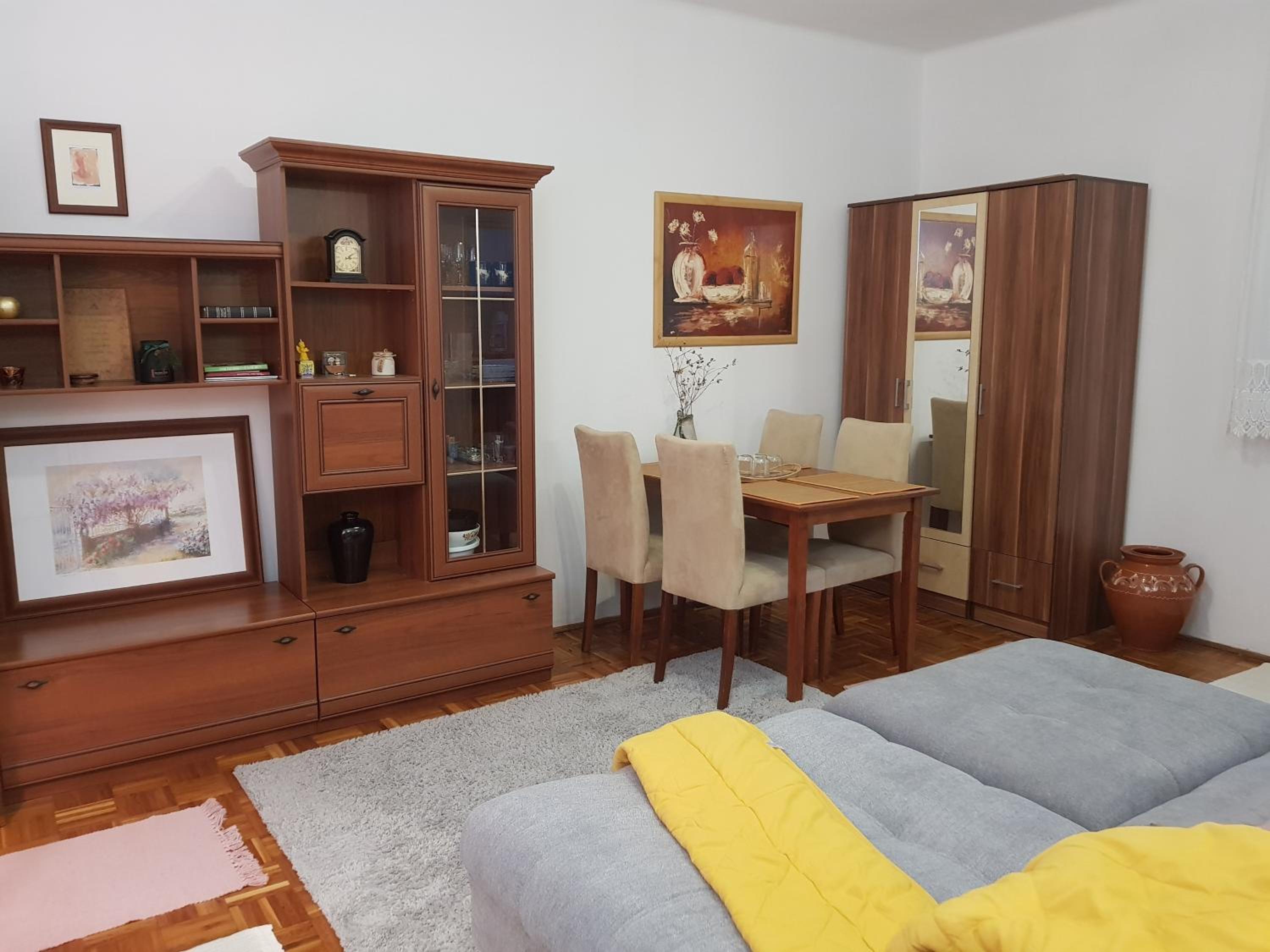 One-Bedroom Apartment photo 1