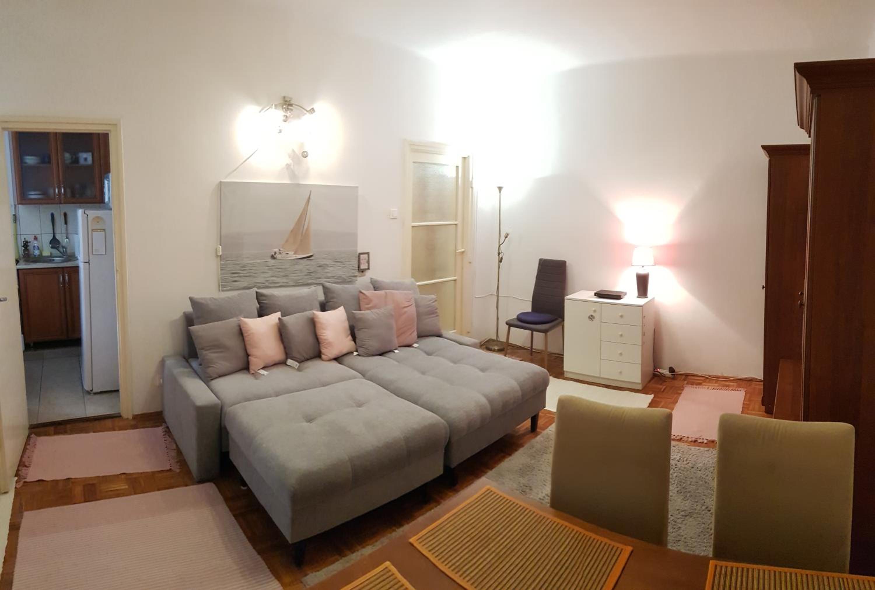 One-Bedroom Apartment photo 2