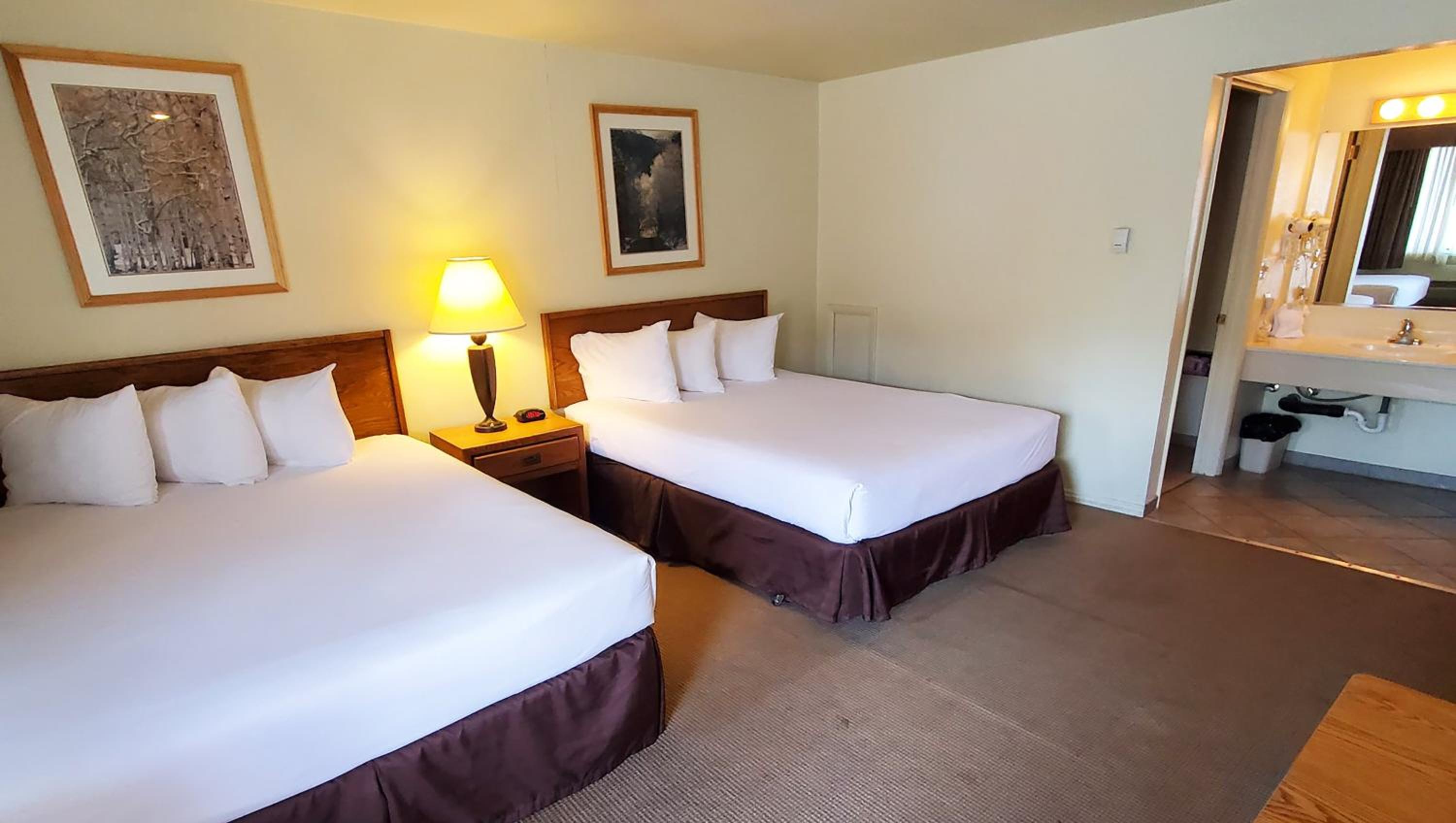 Double Room With Two Double Beds photo 2