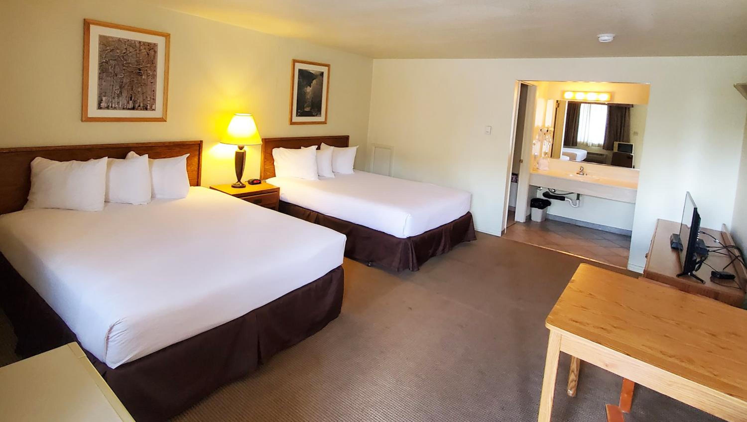 Double Room With Two Double Beds photo 1