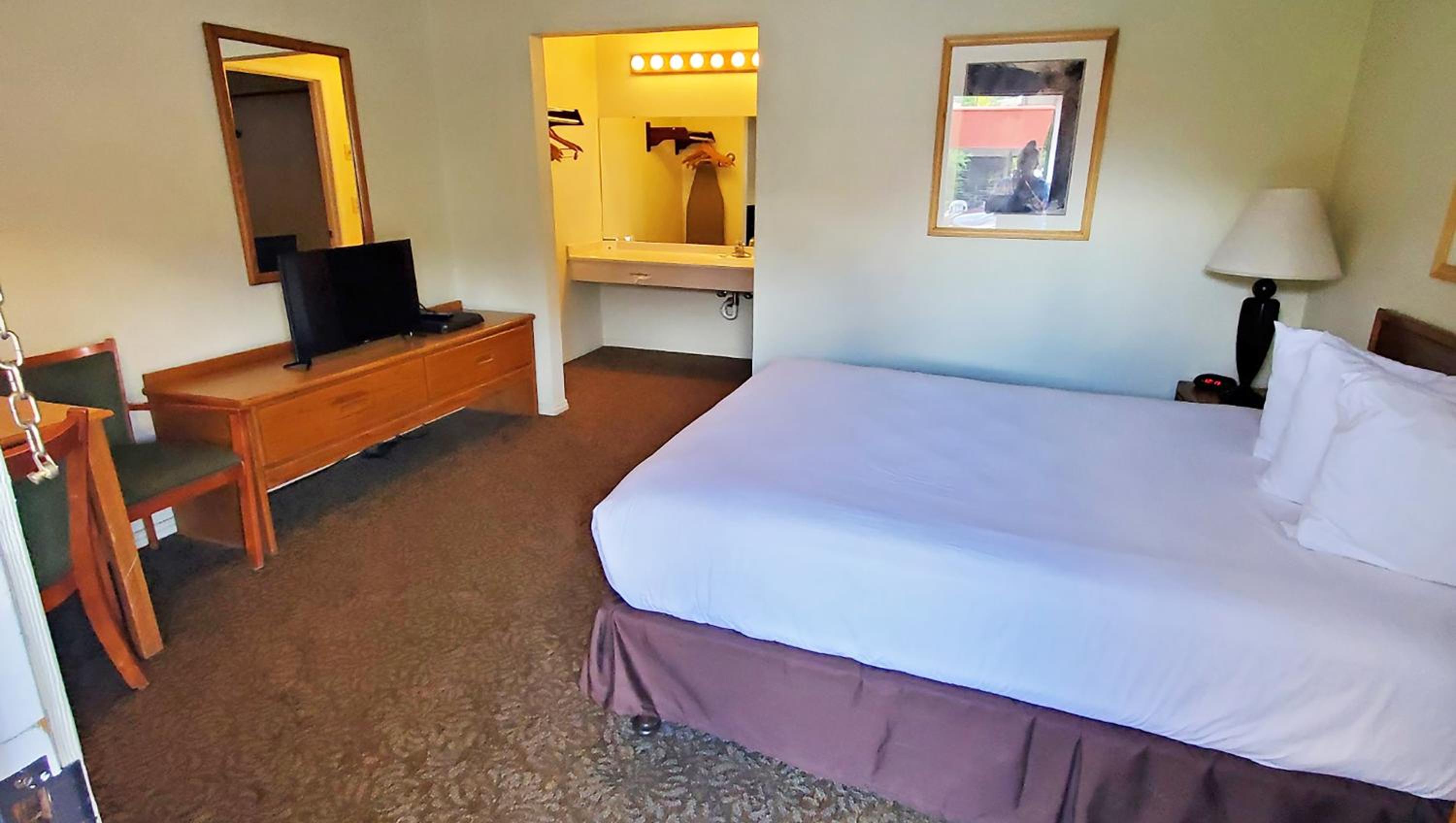 Queen Room photo 1