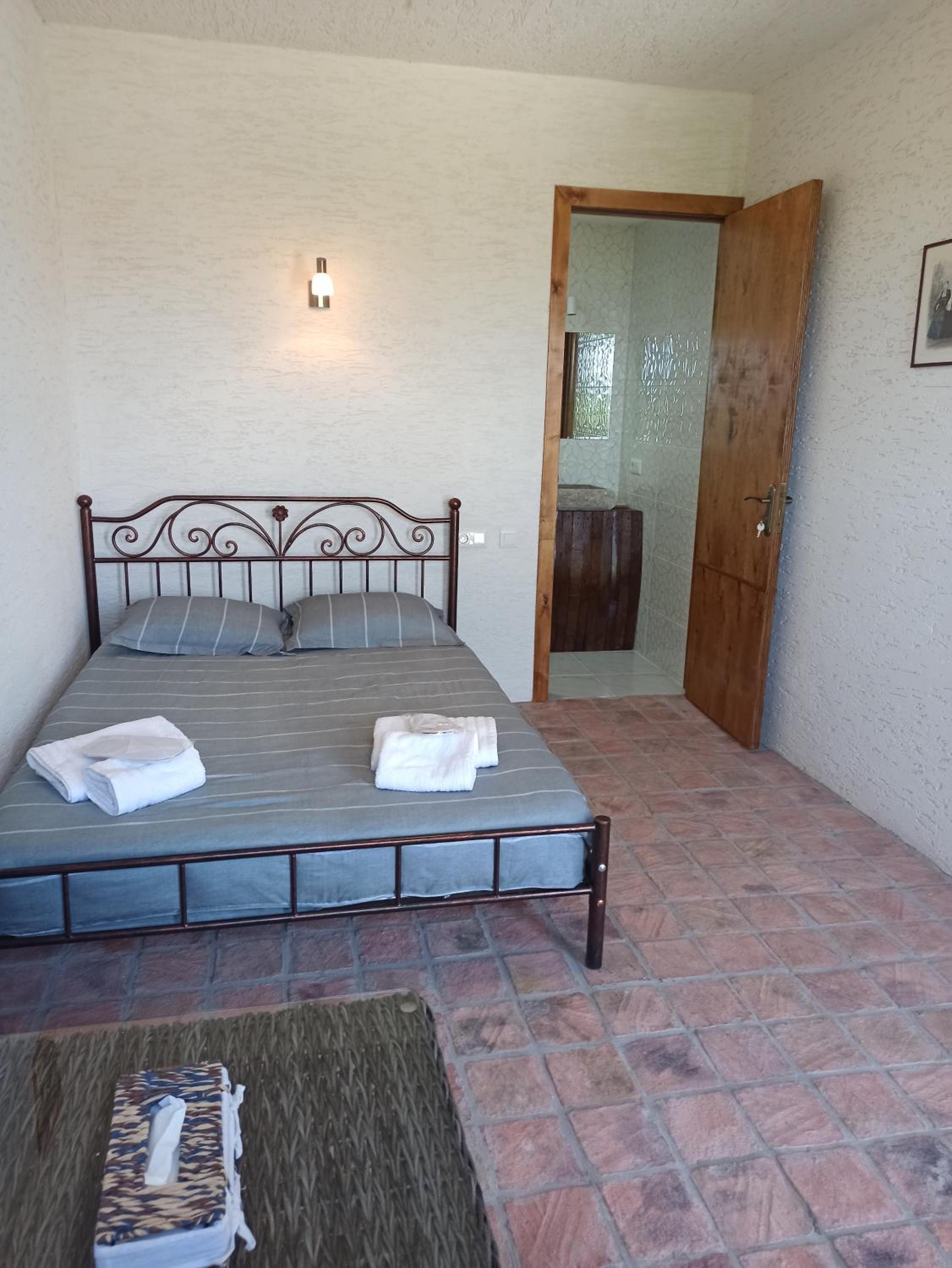 Double Room with Pool View - Photo 11