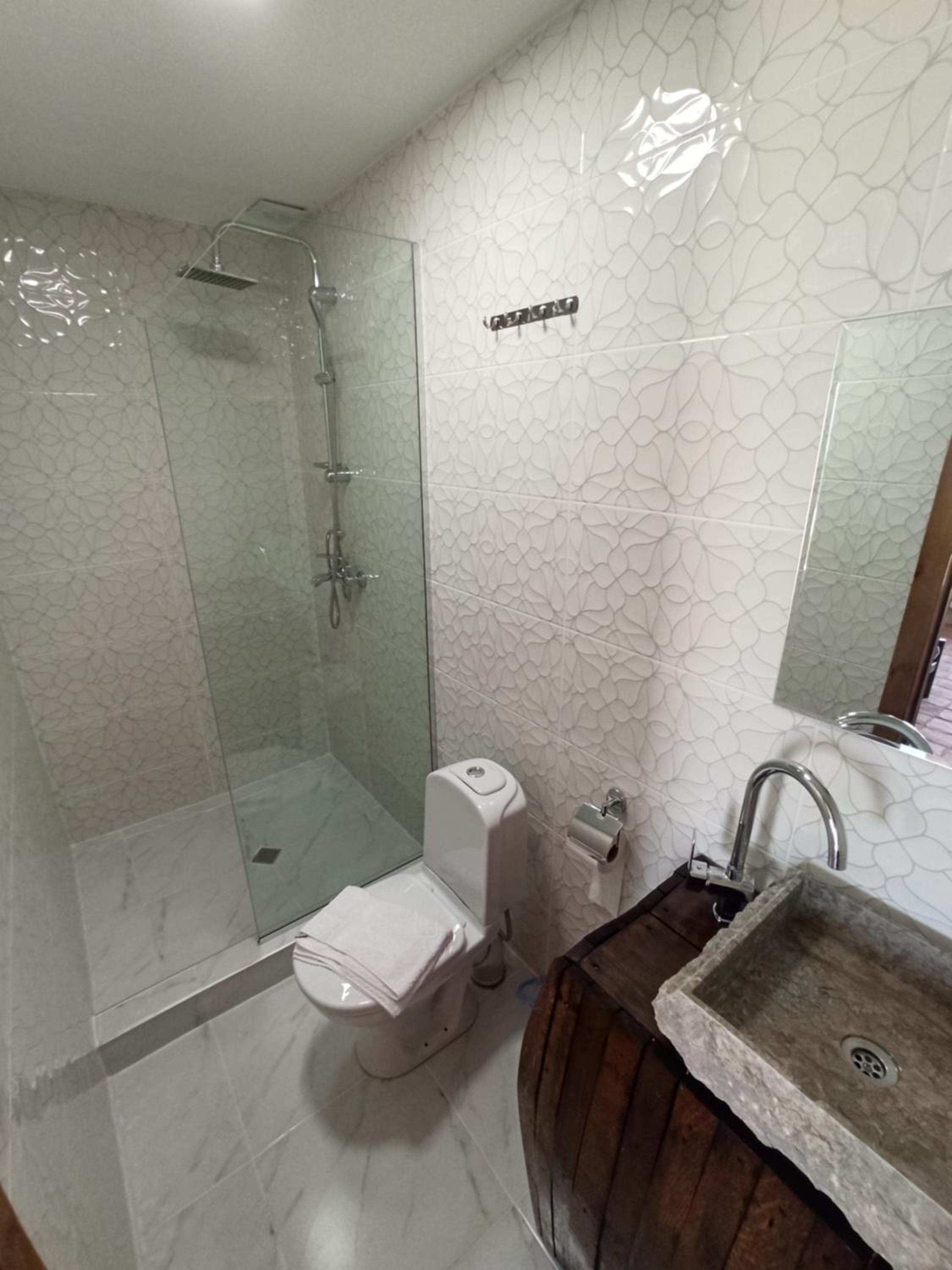 Double Room with Pool View - Photo 9