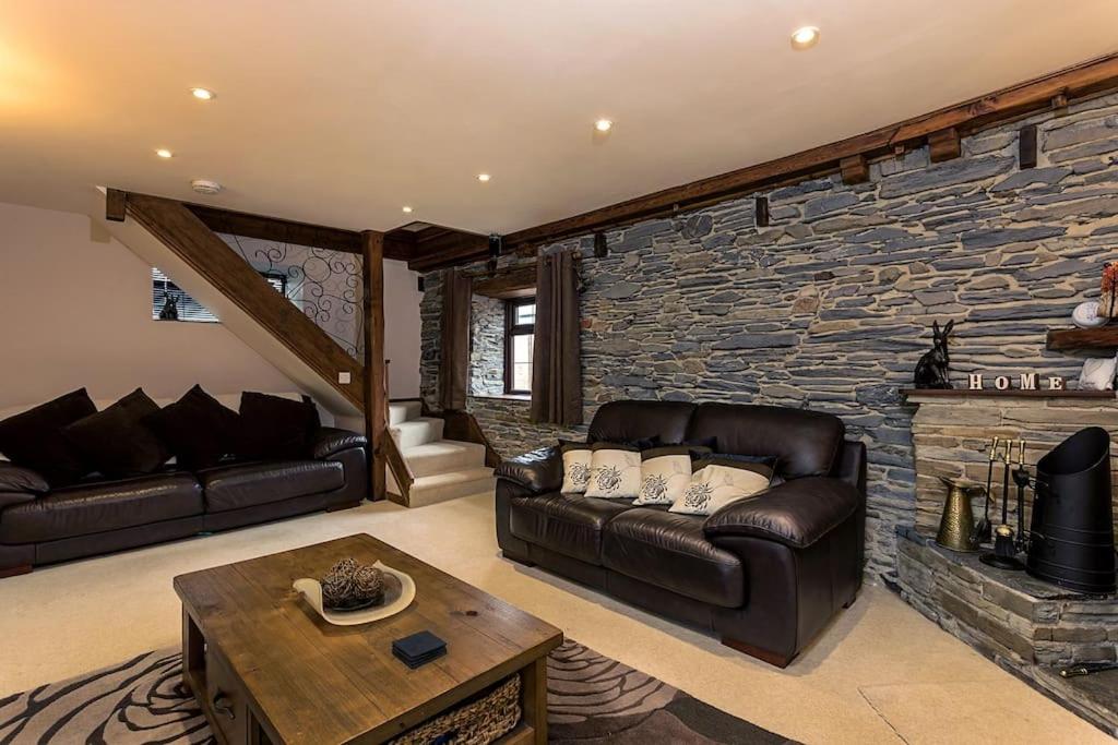 Three-Bedroom House photo 2