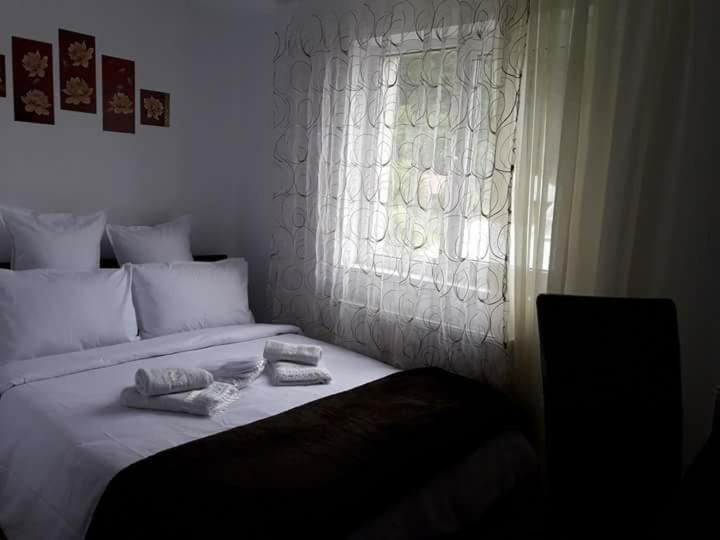 Double Room with Private Bathroom - Photo 2