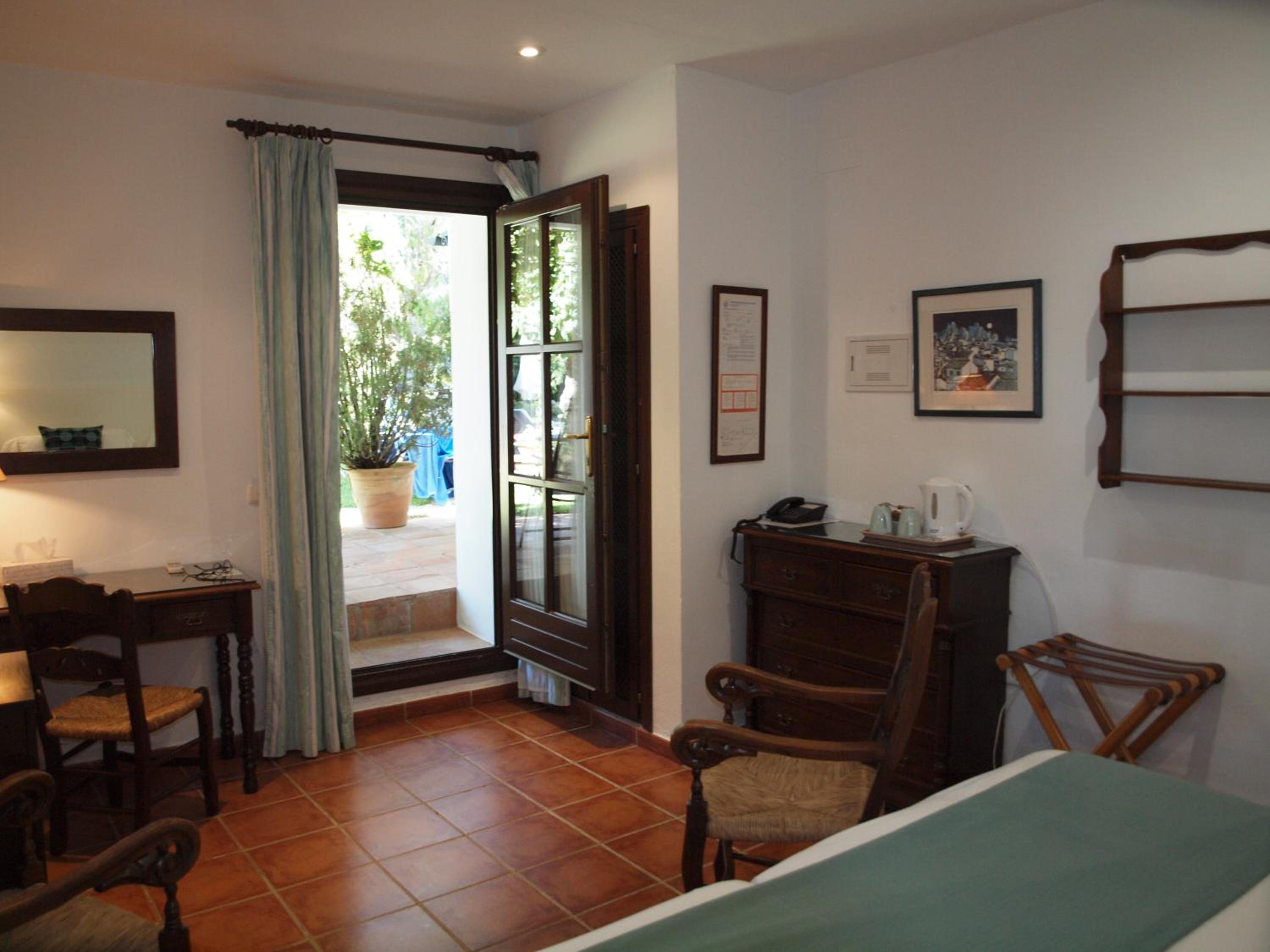 Double or Twin Room with Terrace photo 2