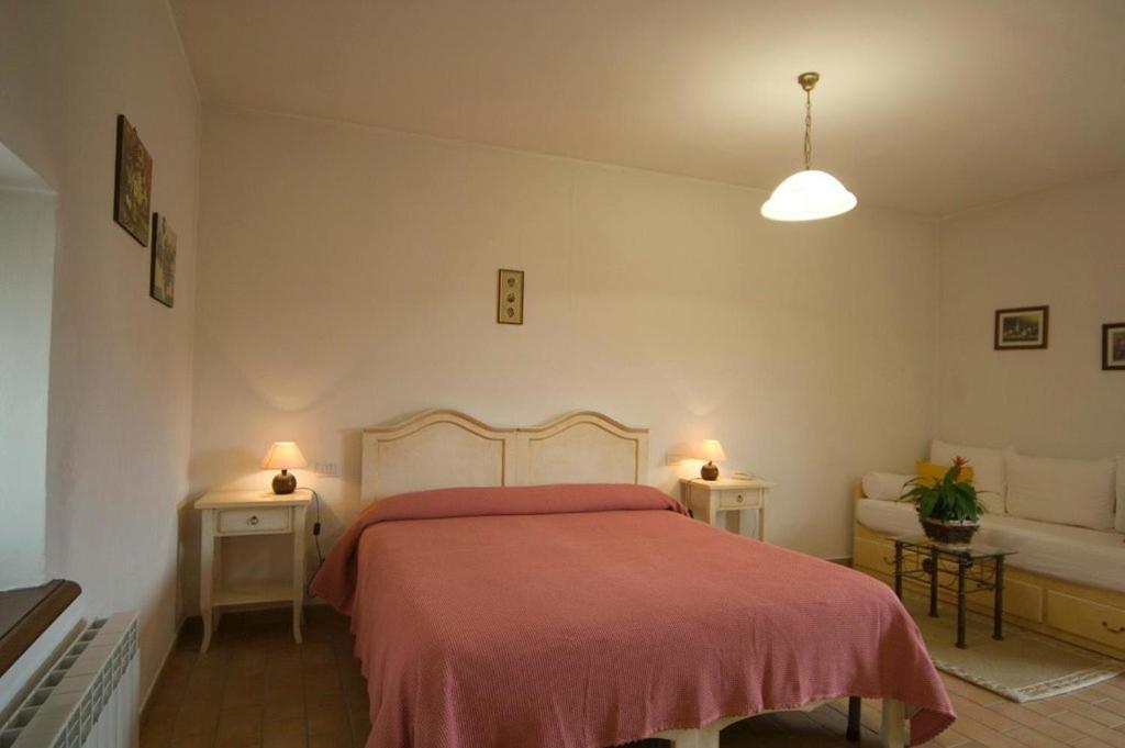 Studio Apartment - Photo 1