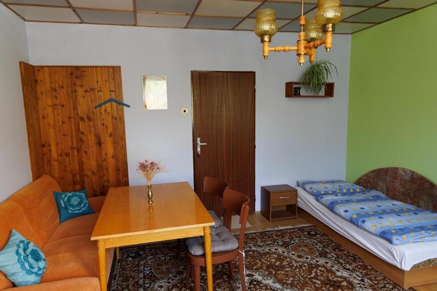 Basic Triple Room photo 3